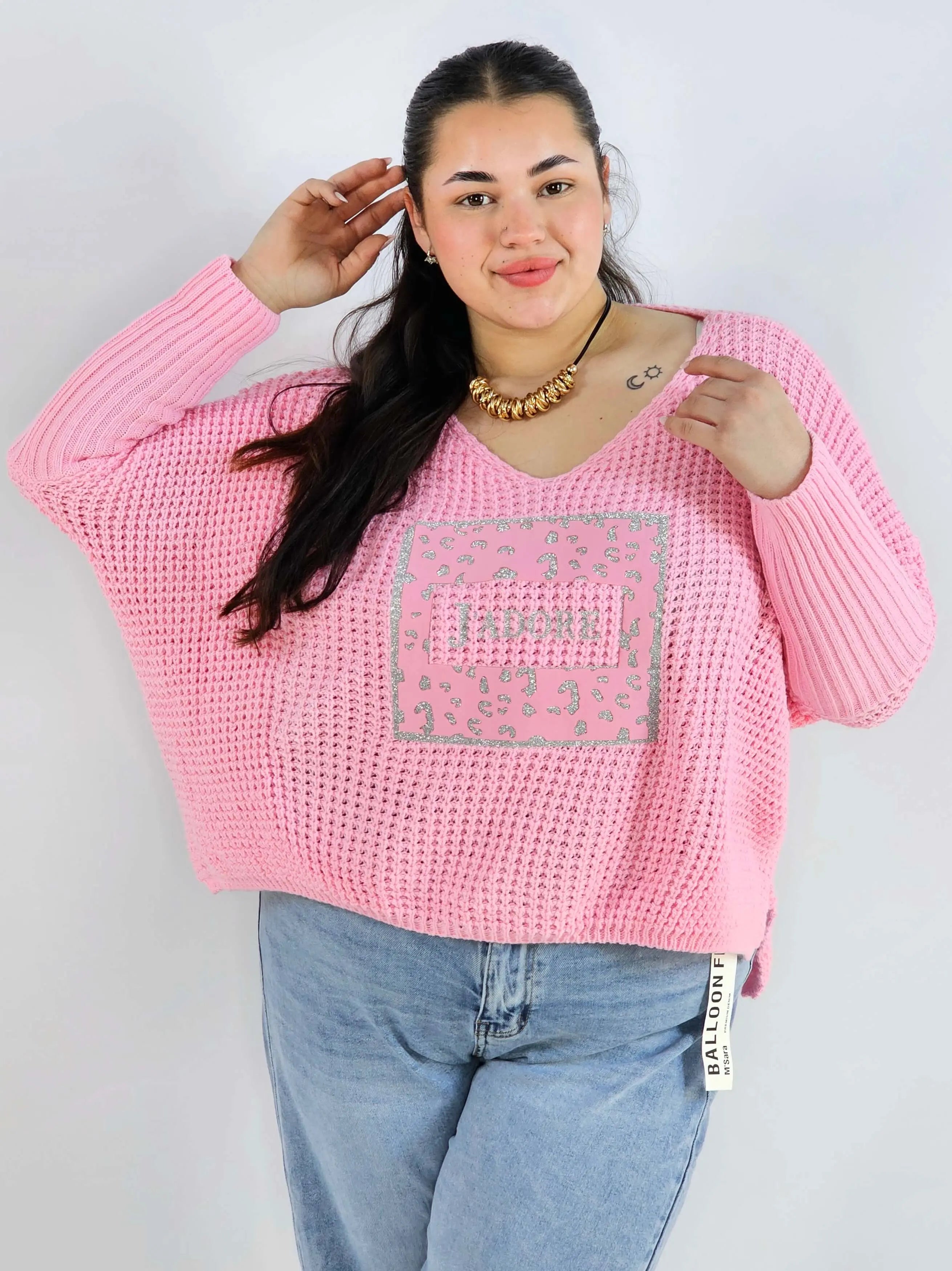 Sweter plus size z aplikacją J’adore – modny i kobiecy wybór. Stylowa XL