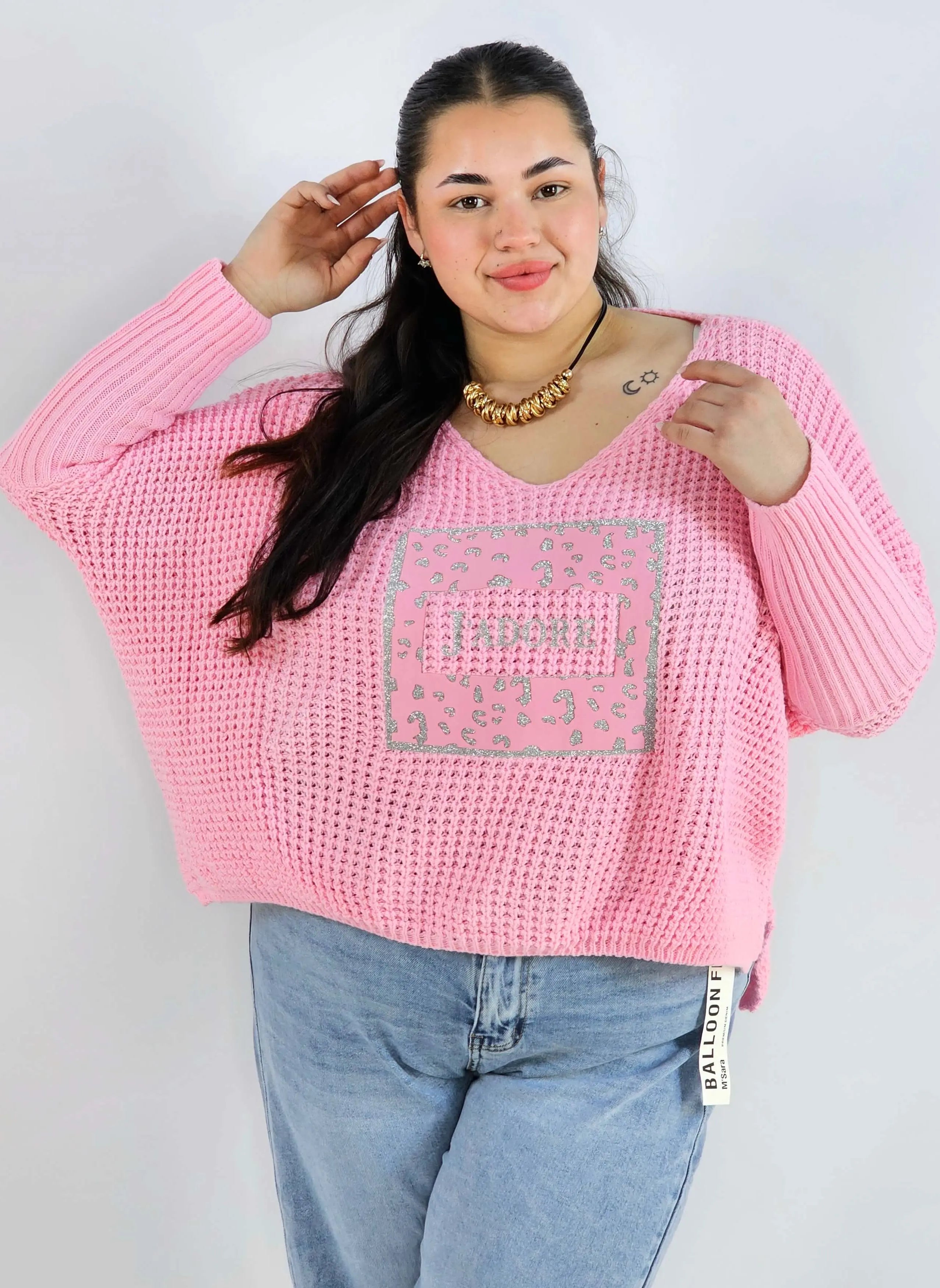 Sweter plus size z aplikacją J’adore – modny i kobiecy wybór. Stylowa XL
