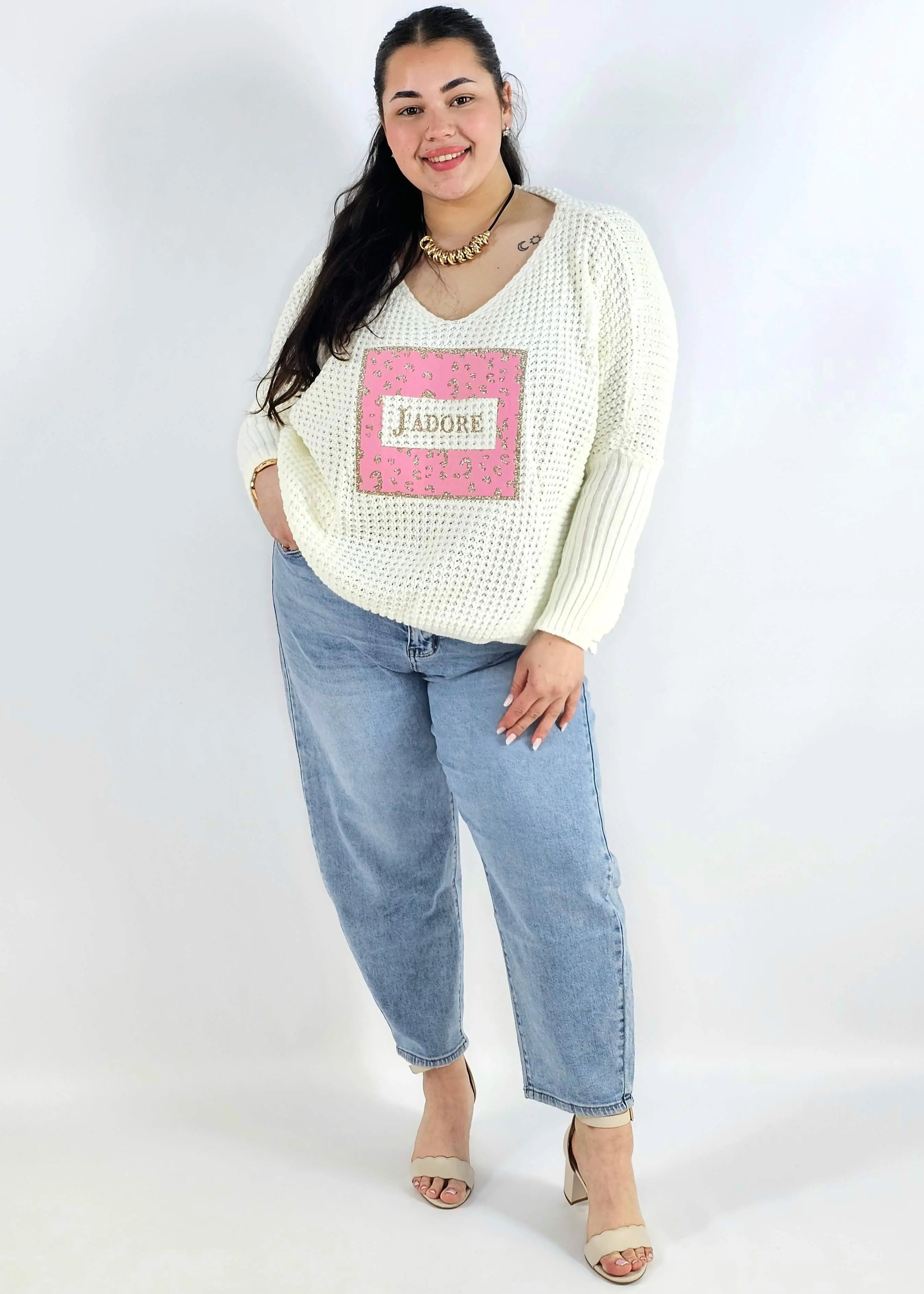 Sweter plus size z aplikacją J’adore – modny i kobiecy wybór. Stylowa XL