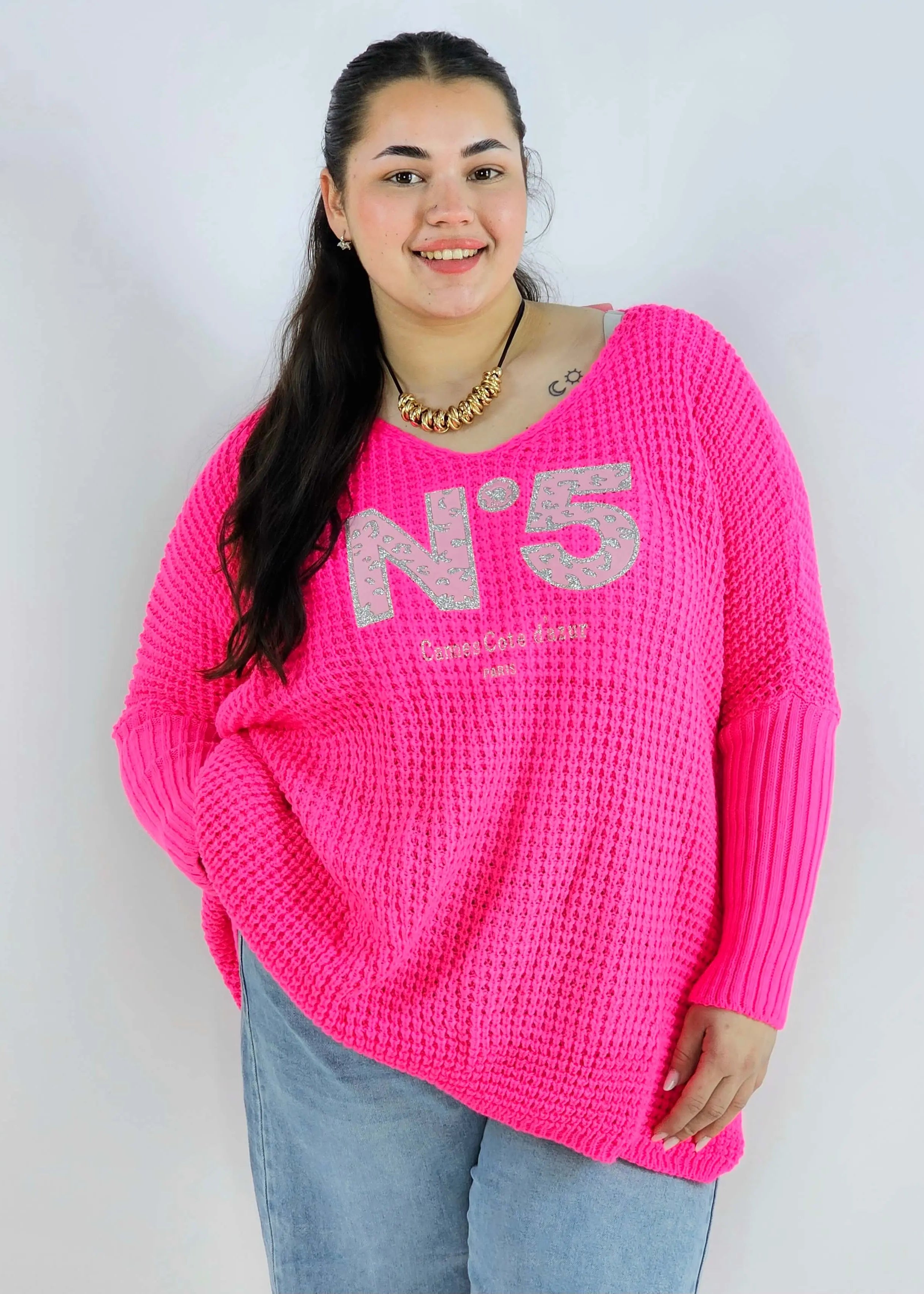 Sweter plus size z aplikacją – styl i wygoda w jednym Stylowa XL Stylowa XL