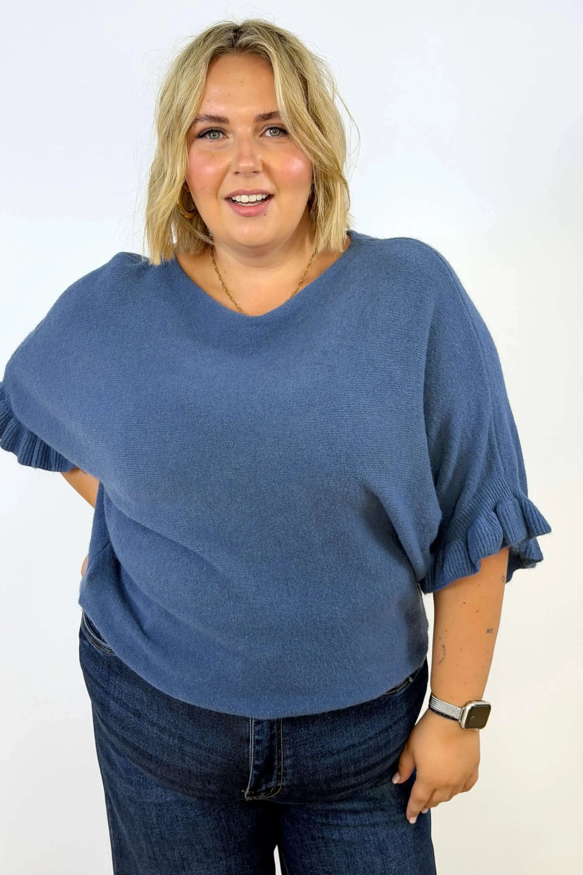 Sweter plus size z falbanką przy rękawach Stylowa XL