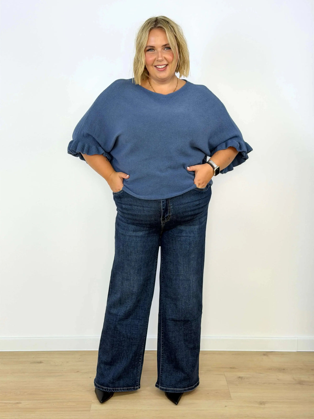 Sweter plus size z falbanką przy rękawach Stylowa XL