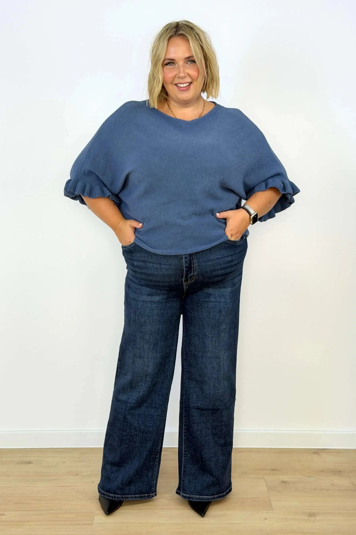 Sweter plus size z falbanką przy rękawach Stylowa XL
