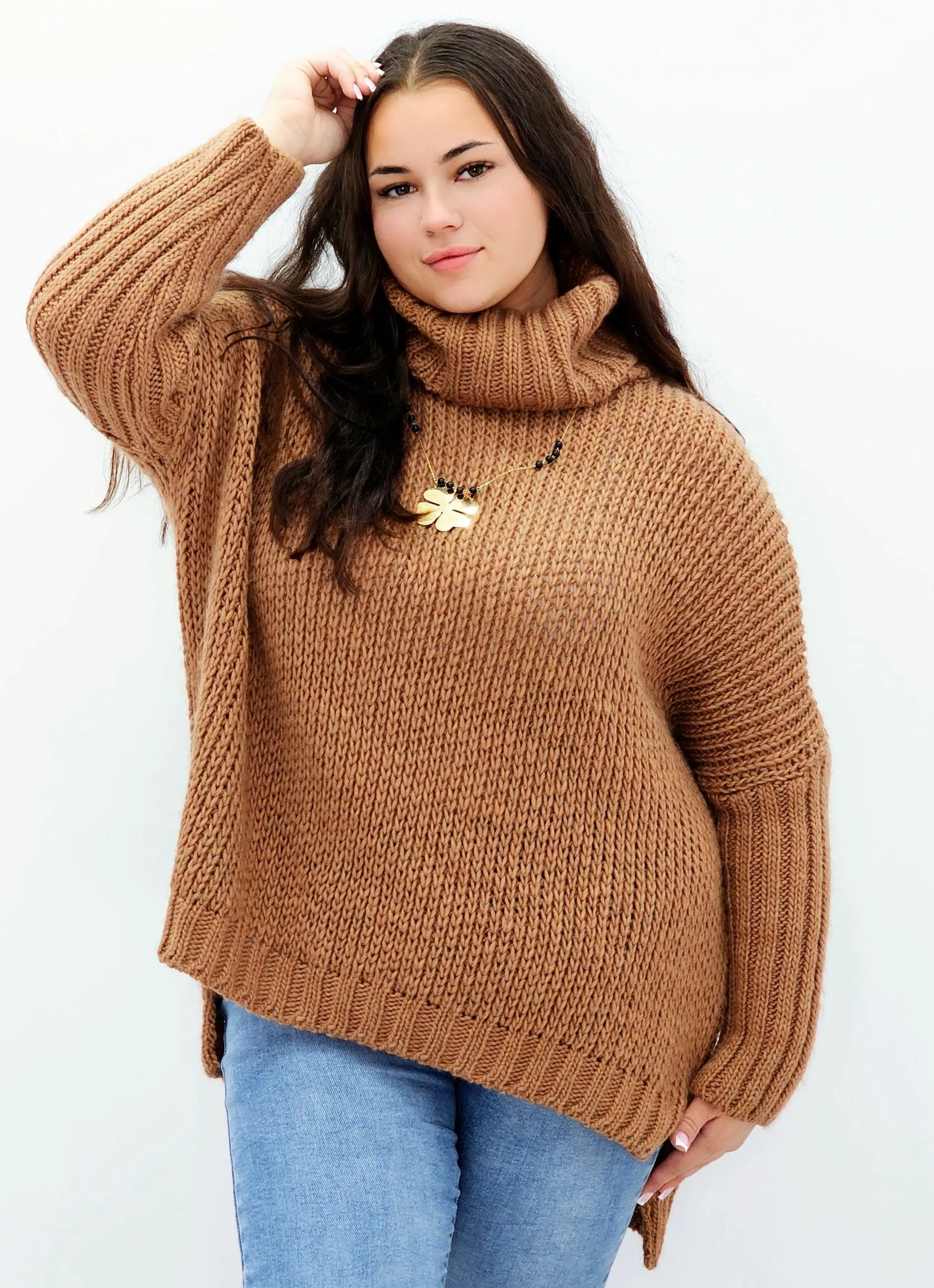Sweter plus size z golfem brąz – ciepły, stylowy i wygodny Stylowa XL