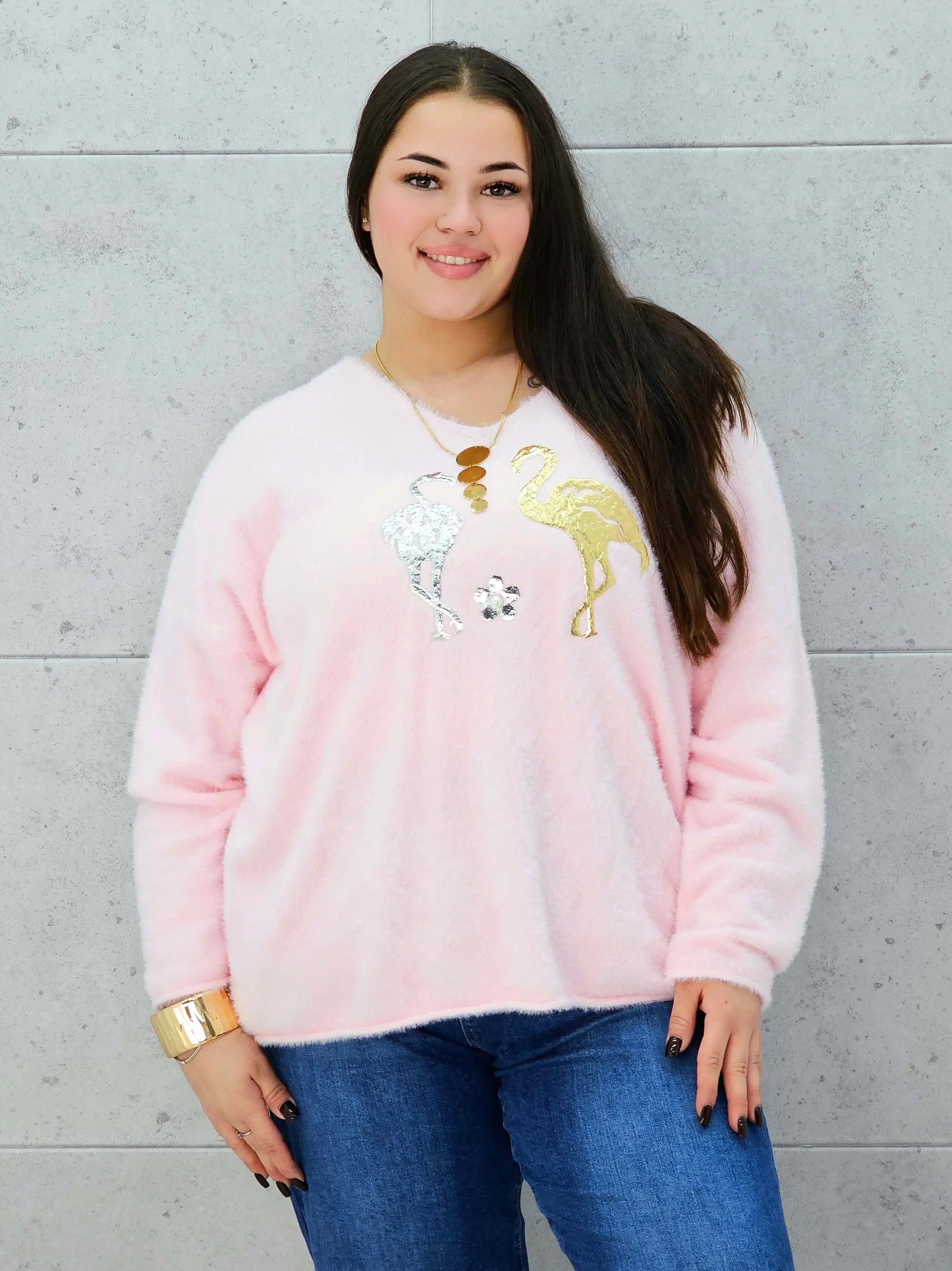 Sweter z flamingami Livans – miękki puszek plus size Stylowa XL
