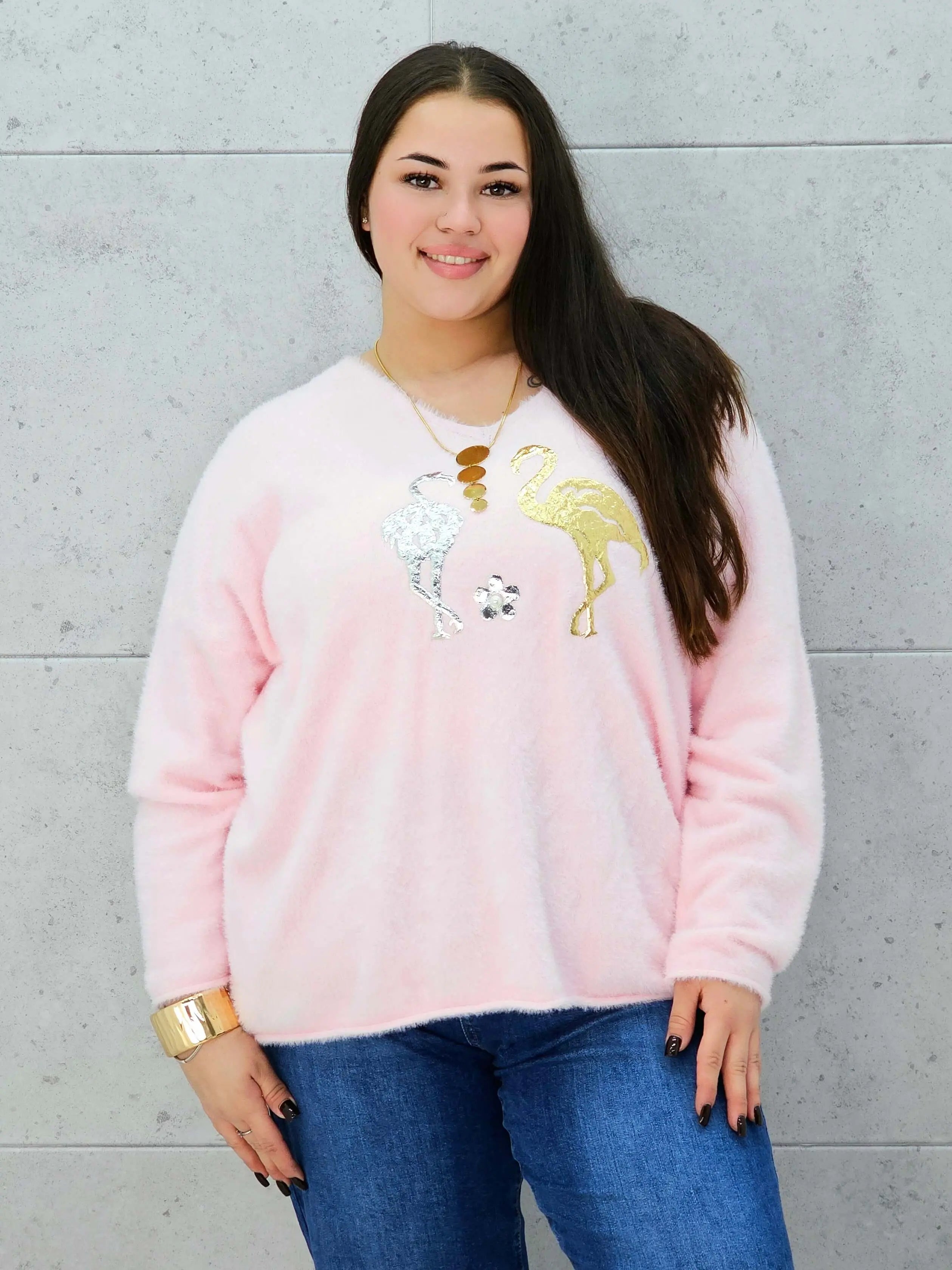 Sweter z flamingami Livans – miękki puszek plus size Stylowa XL