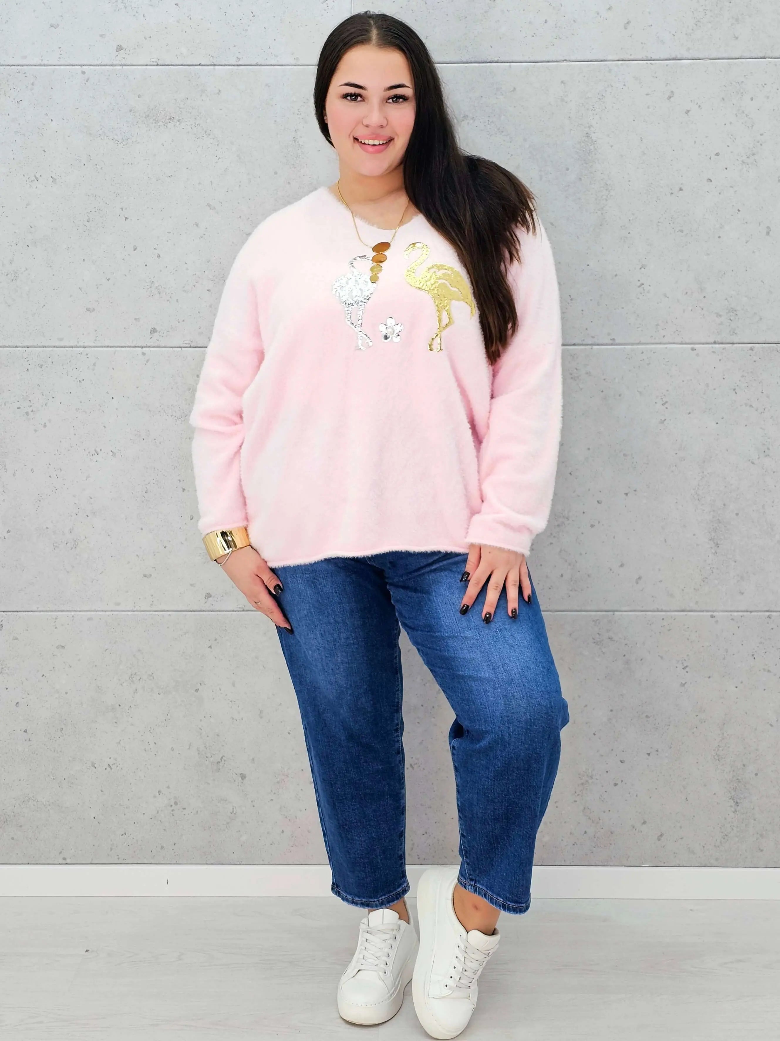 Sweter z flamingami Livans – miękki puszek plus size Stylowa XL