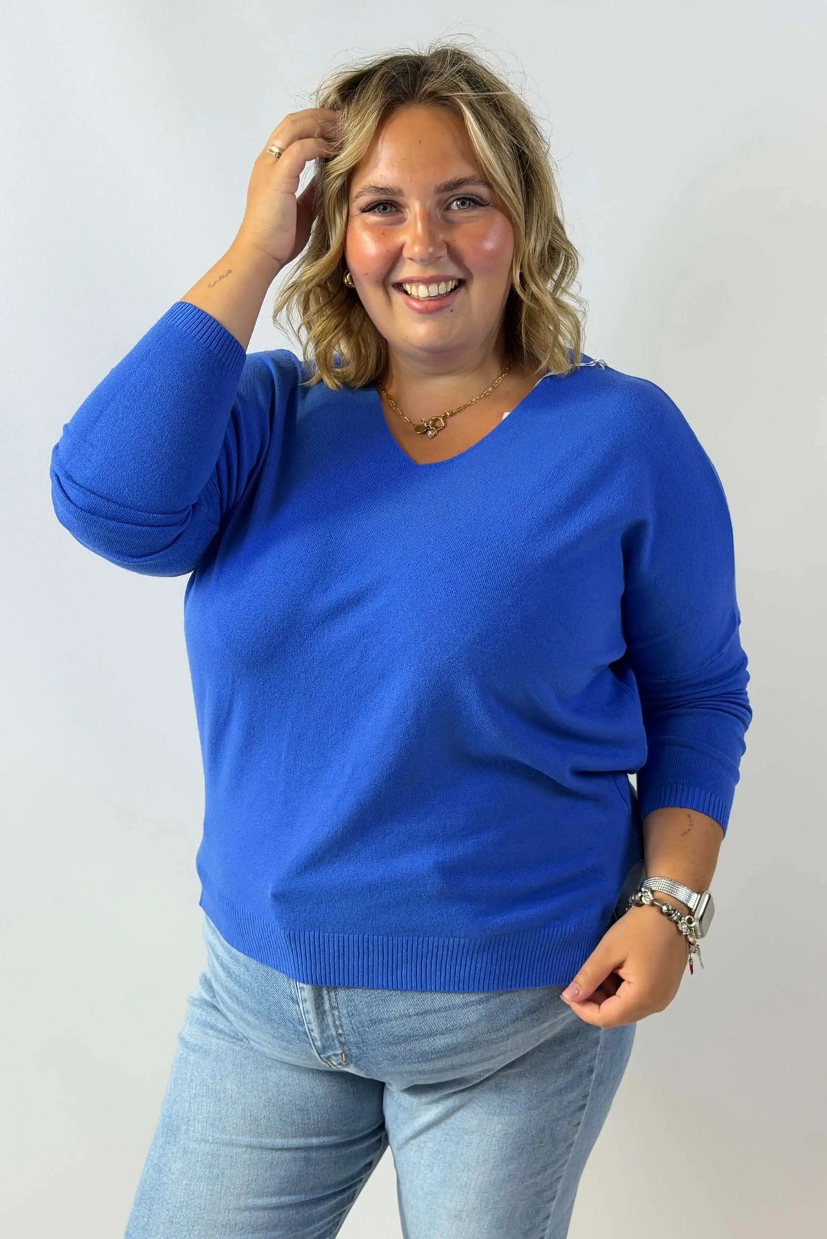 Sweterek Plus Size z dekoltem V – miękkość, wygoda i kobiecy styl Stylowa XL