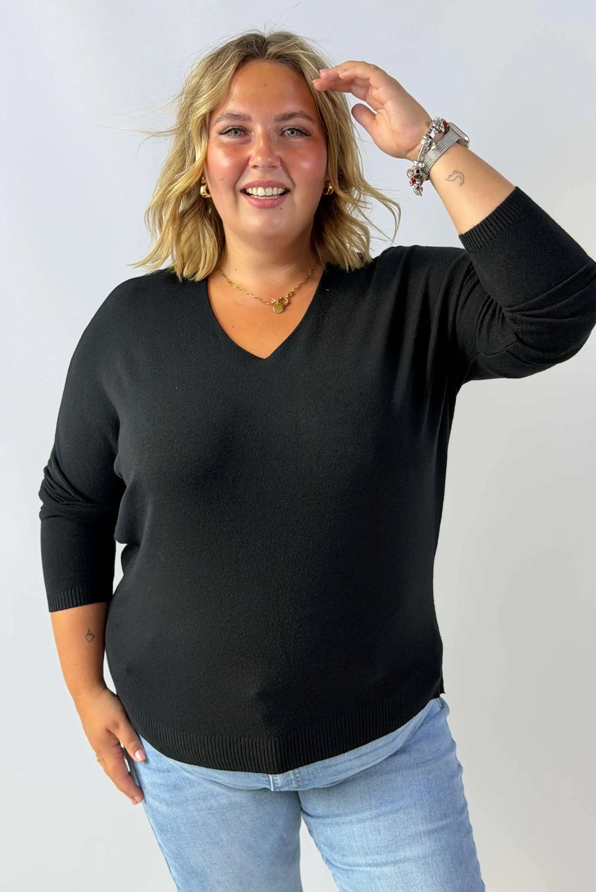 Sweterek Plus Size z dekoltem V – miękkość, wygoda i kobiecy styl Stylowa XL