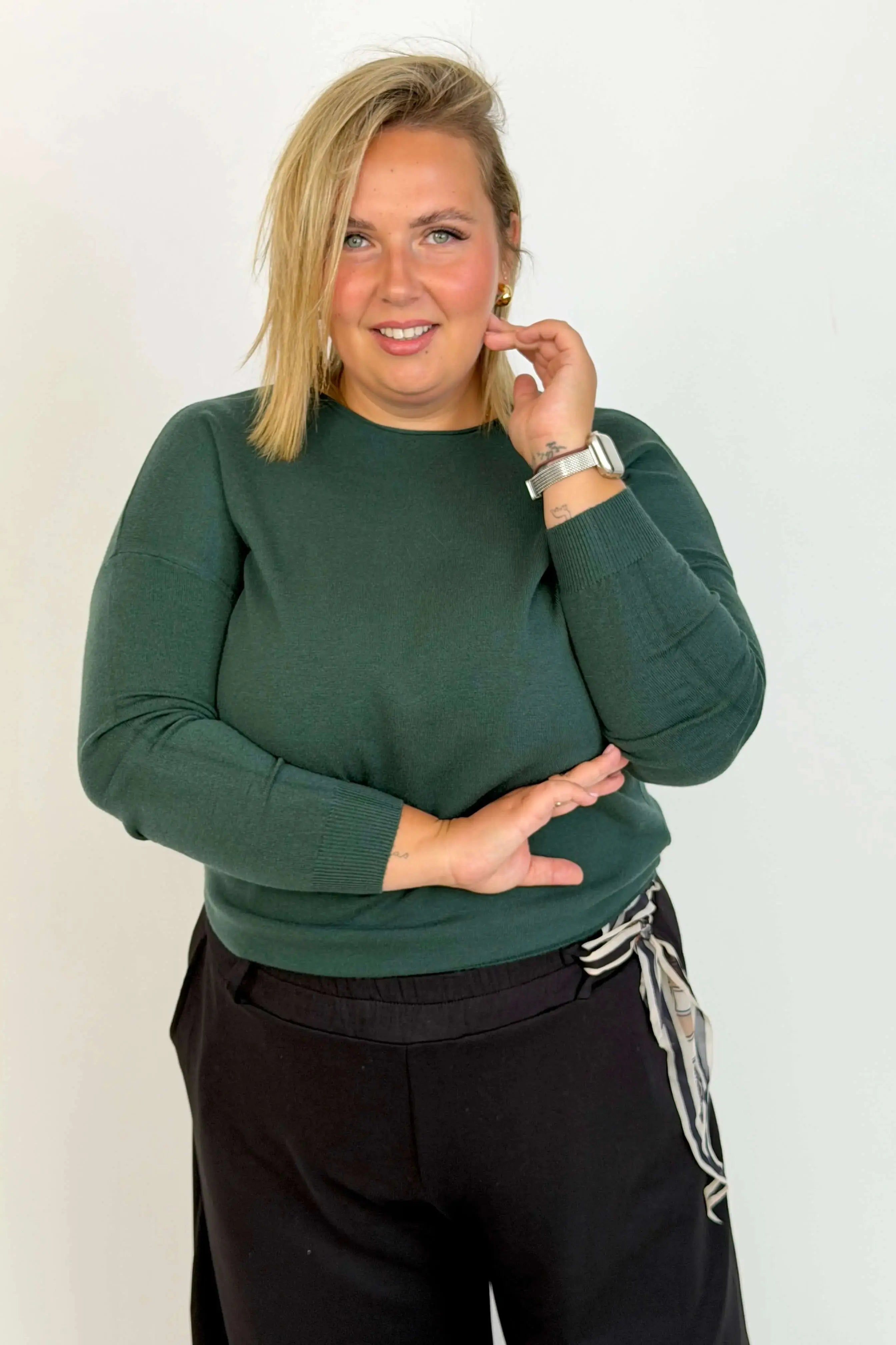 Sweterek Plus Size, Który Pokochasz – Miękki, Wygodny i Pełen Kobiecego Uroku Stylowa XL