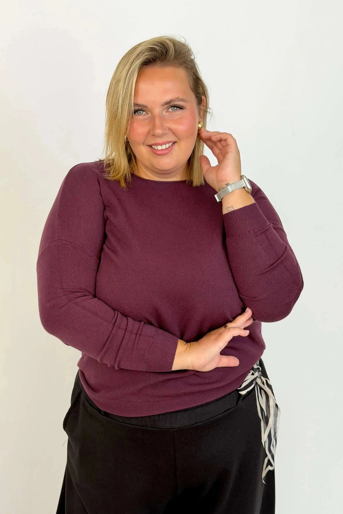 Sweterek Plus Size, Który Pokochasz – Miękki, Wygodny i Pełen Kobiecego Uroku Stylowa XL