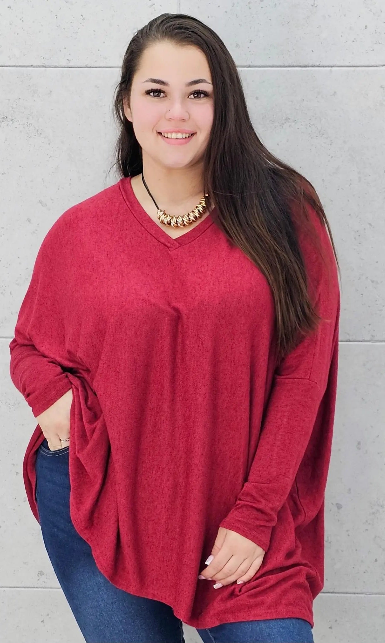 Sweterek oversize plus size z dekoltem V – lekki i kobiecy Stylowa XL