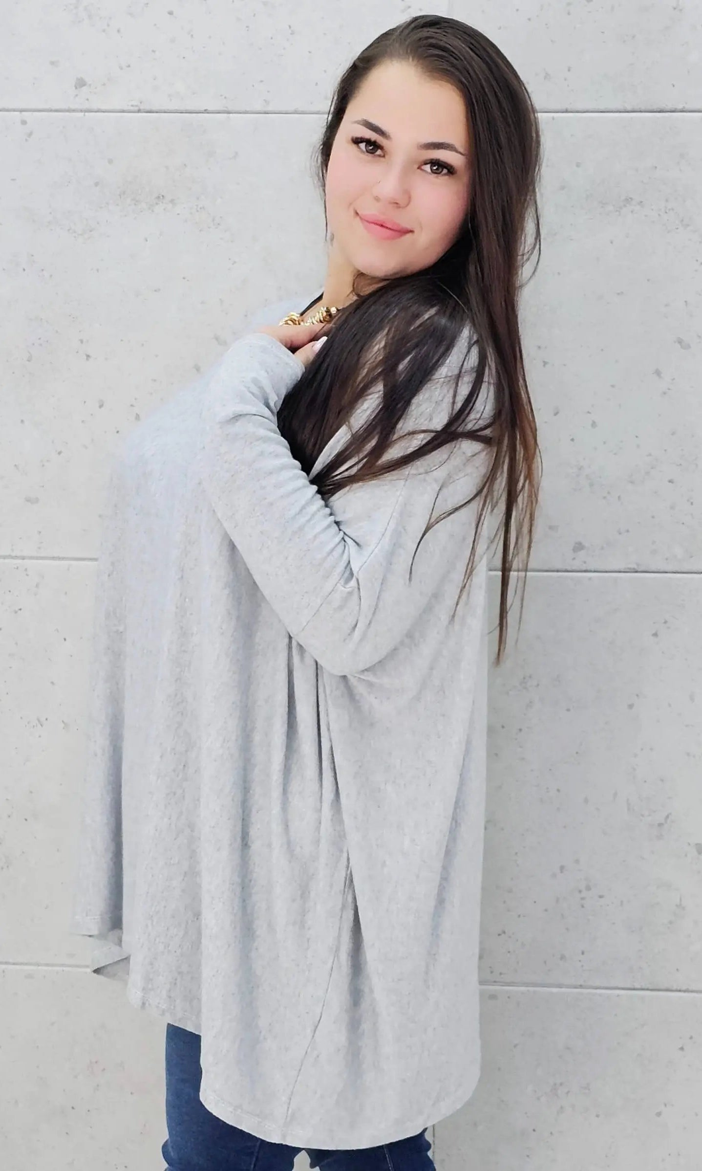 Sweterek oversize plus size z dekoltem V – lekki i kobiecy Stylowa XL