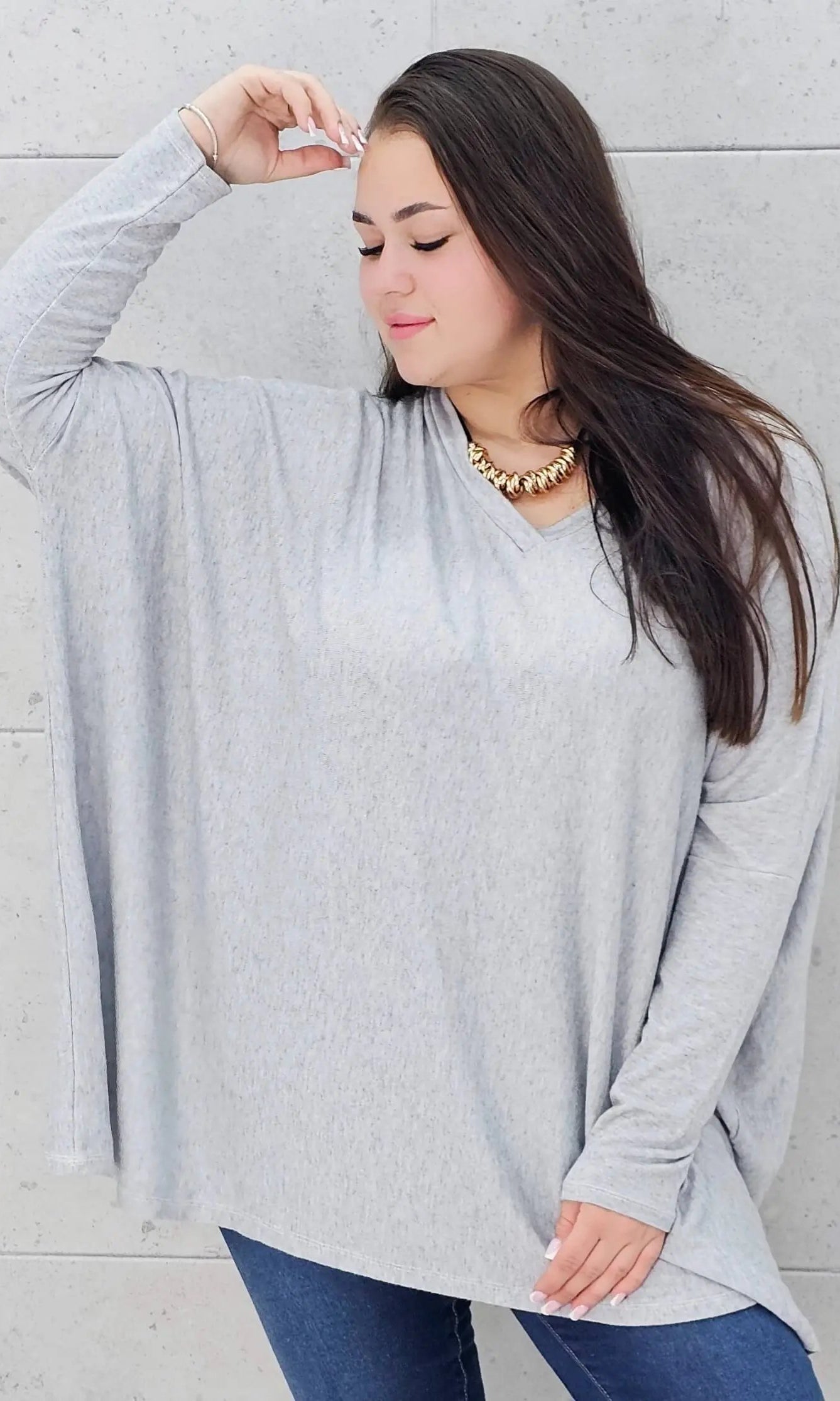 Sweterek oversize plus size z dekoltem V – lekki i kobiecy Stylowa XL