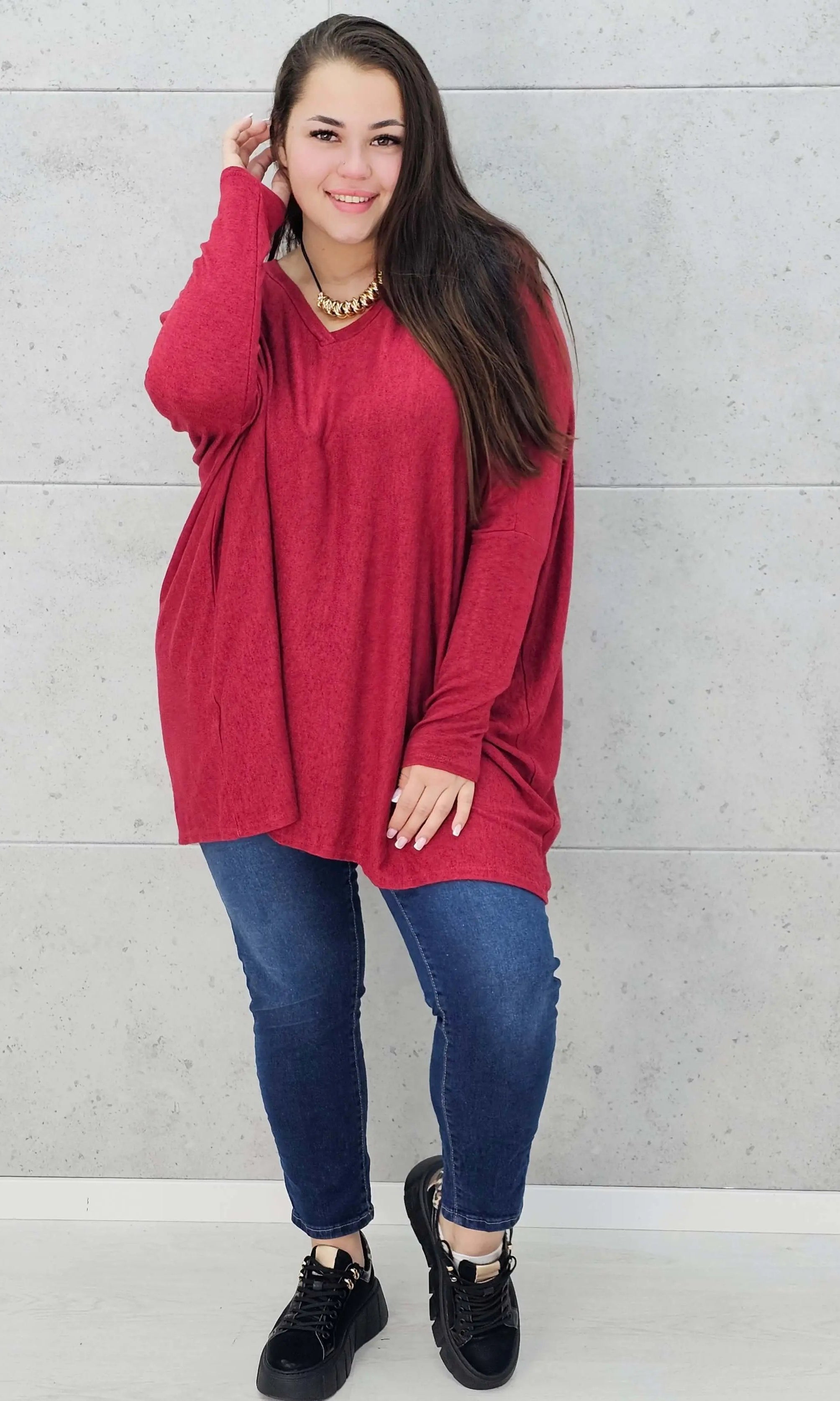 Sweterek oversize plus size z dekoltem V – lekki i kobiecy Stylowa XL