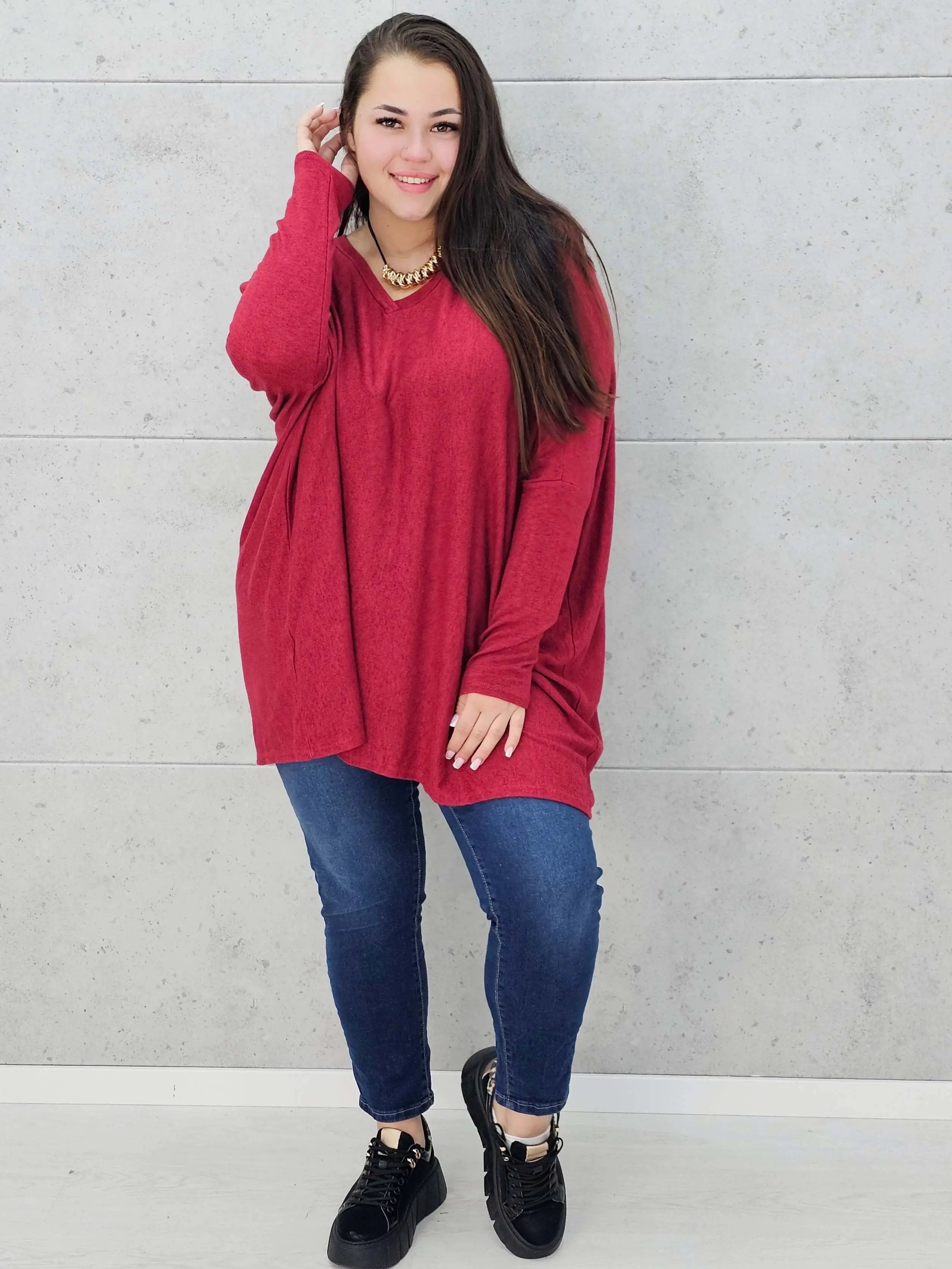 Sweterek oversize plus size z dekoltem V – lekki i kobiecy Stylowa XL