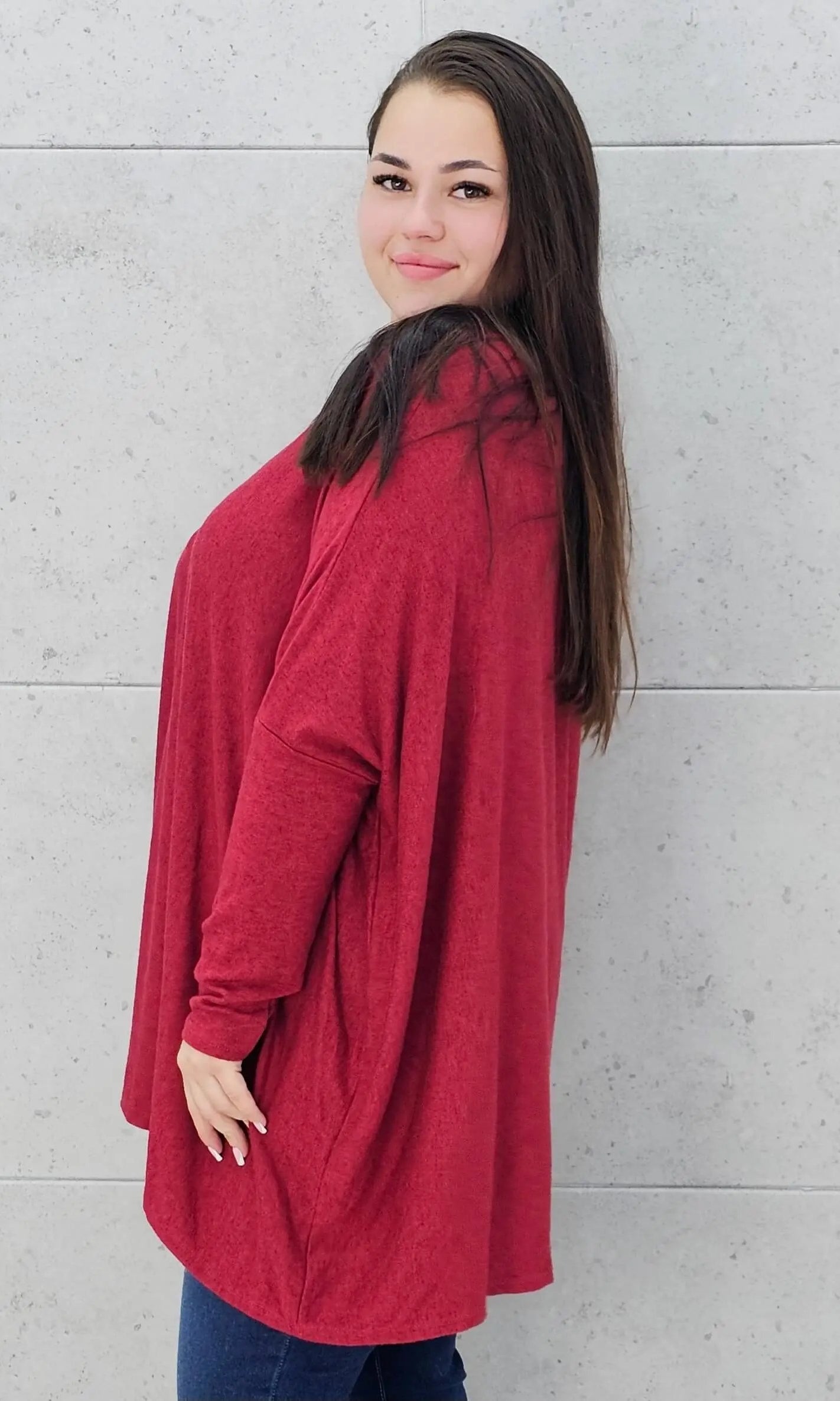 Sweterek oversize plus size z dekoltem V – lekki i kobiecy Stylowa XL