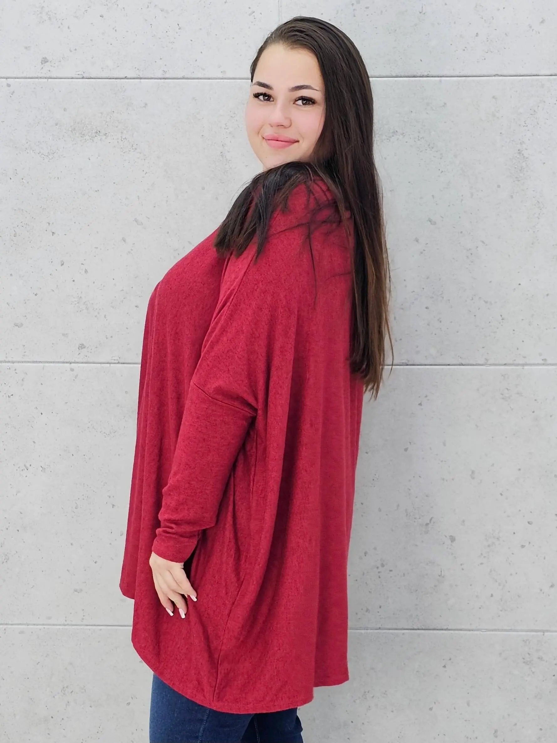 Sweterek oversize plus size z dekoltem V – lekki i kobiecy Stylowa XL