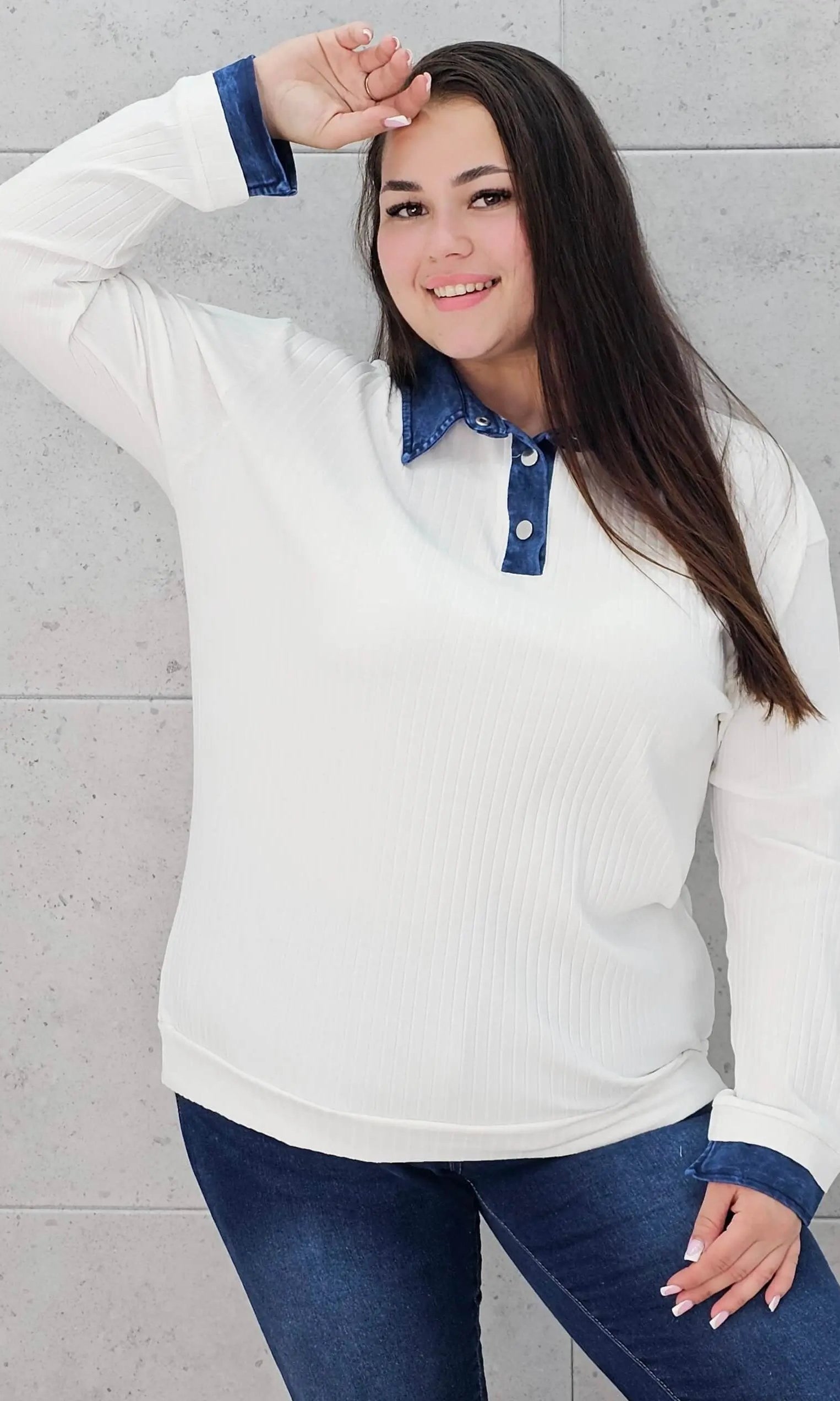 Sweterkowa bluzka plus size z jeansowym kołnierzykiem Stylowa XL