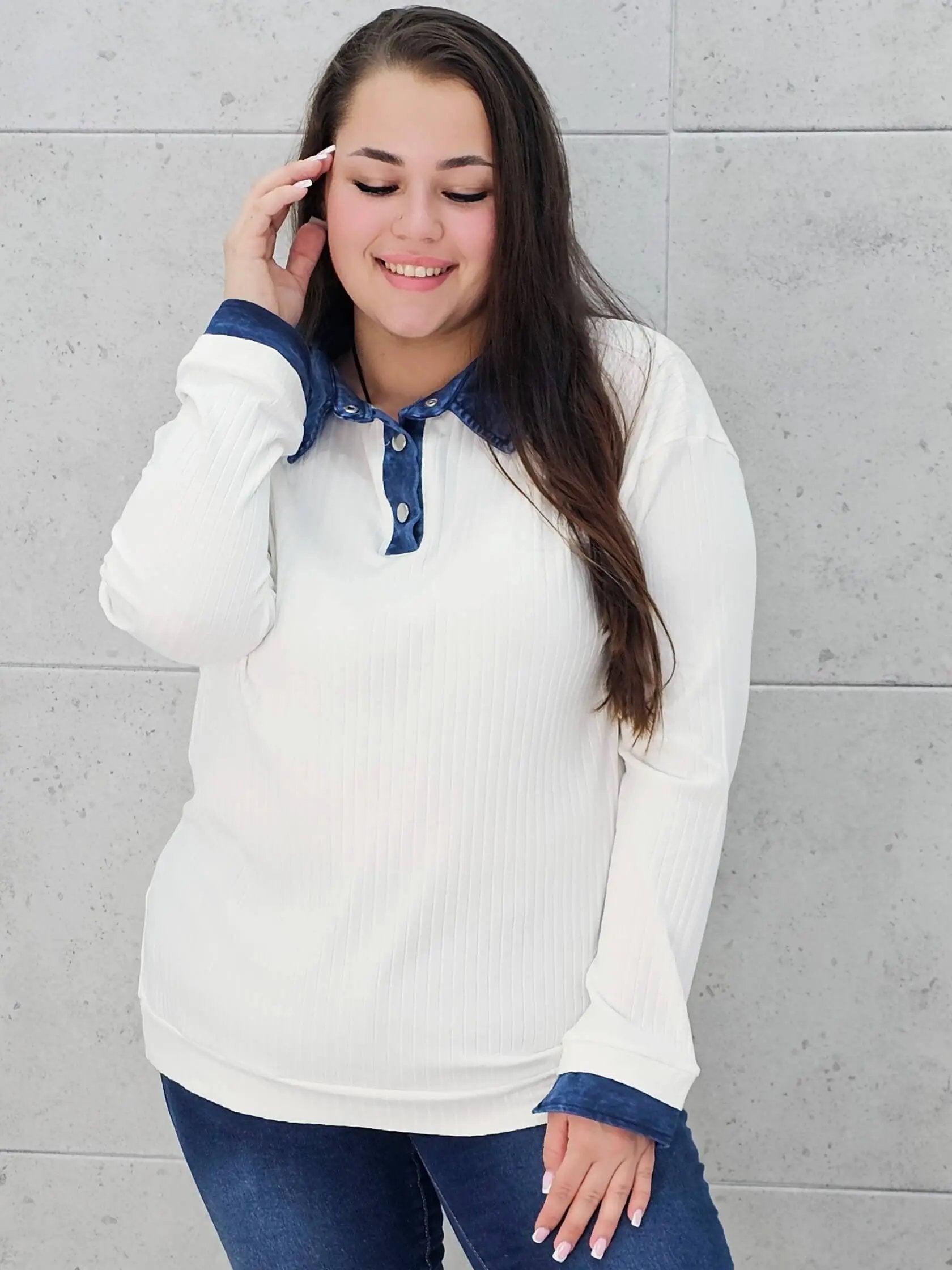 Sweterkowa bluzka plus size z jeansowym kołnierzykiem Stylowa XL