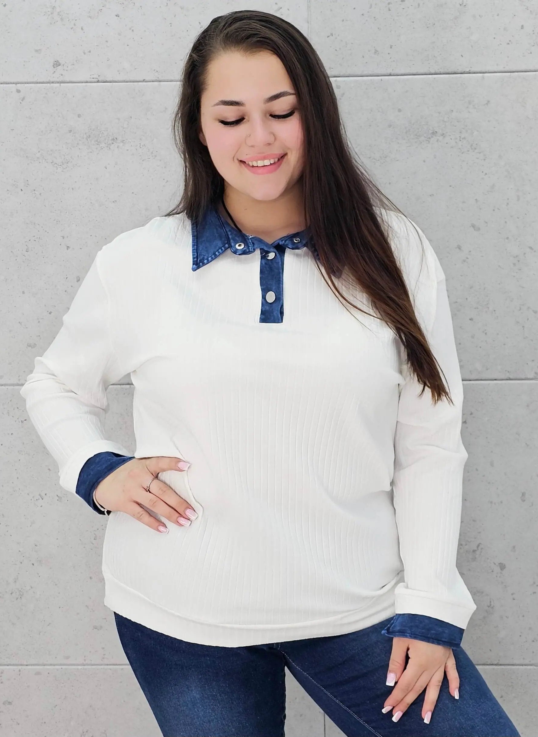 Sweterkowa bluzka plus size z jeansowym kołnierzykiem Stylowa XL