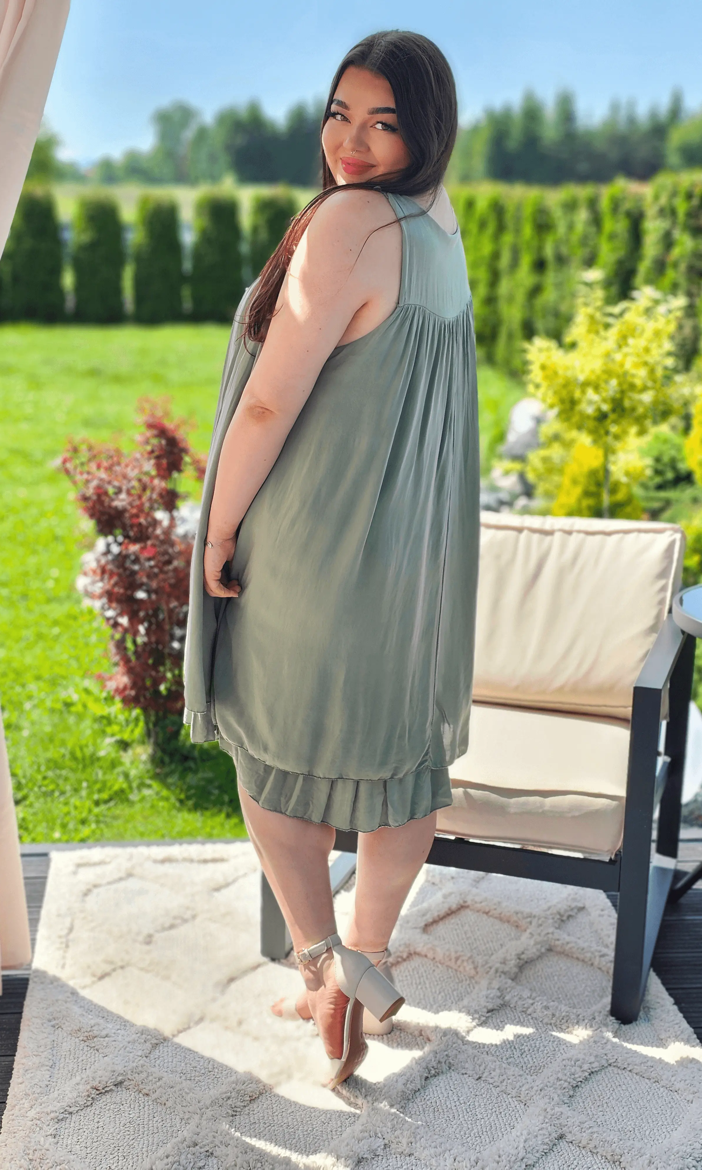 Świetny model tuniki na ramiączkach, dekolt ozdobiony cekinami - kilka kolorów Stylowa XL