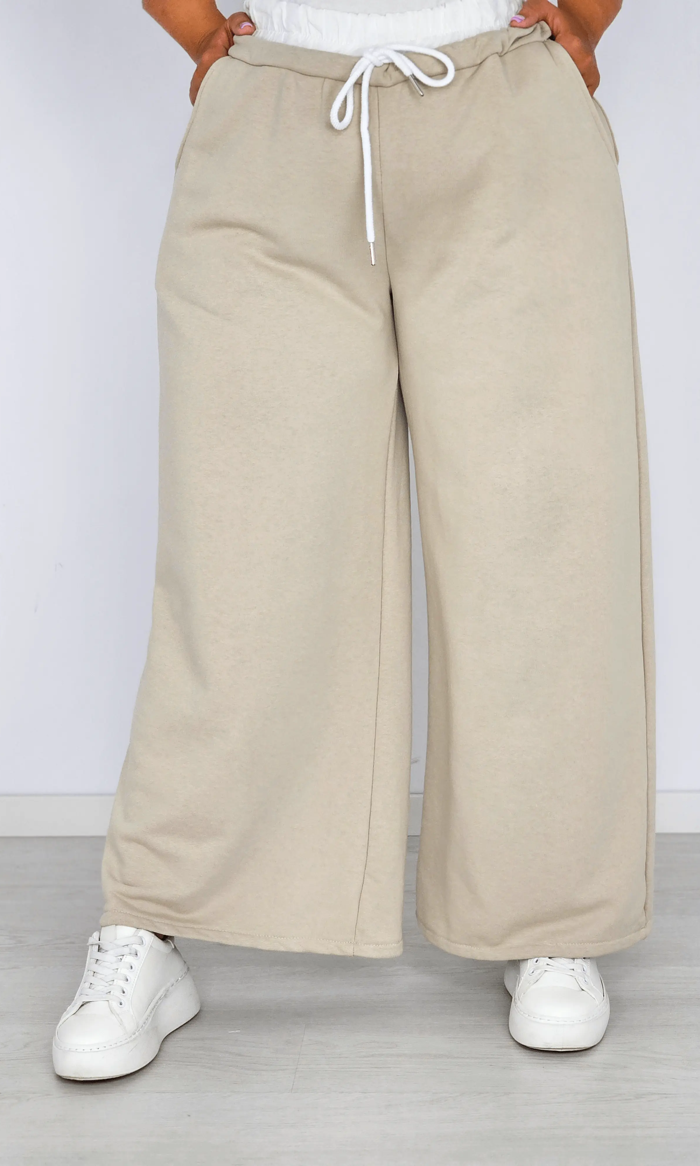 Szerokie spodnie dresowe z wiązaniem Stylowa XL