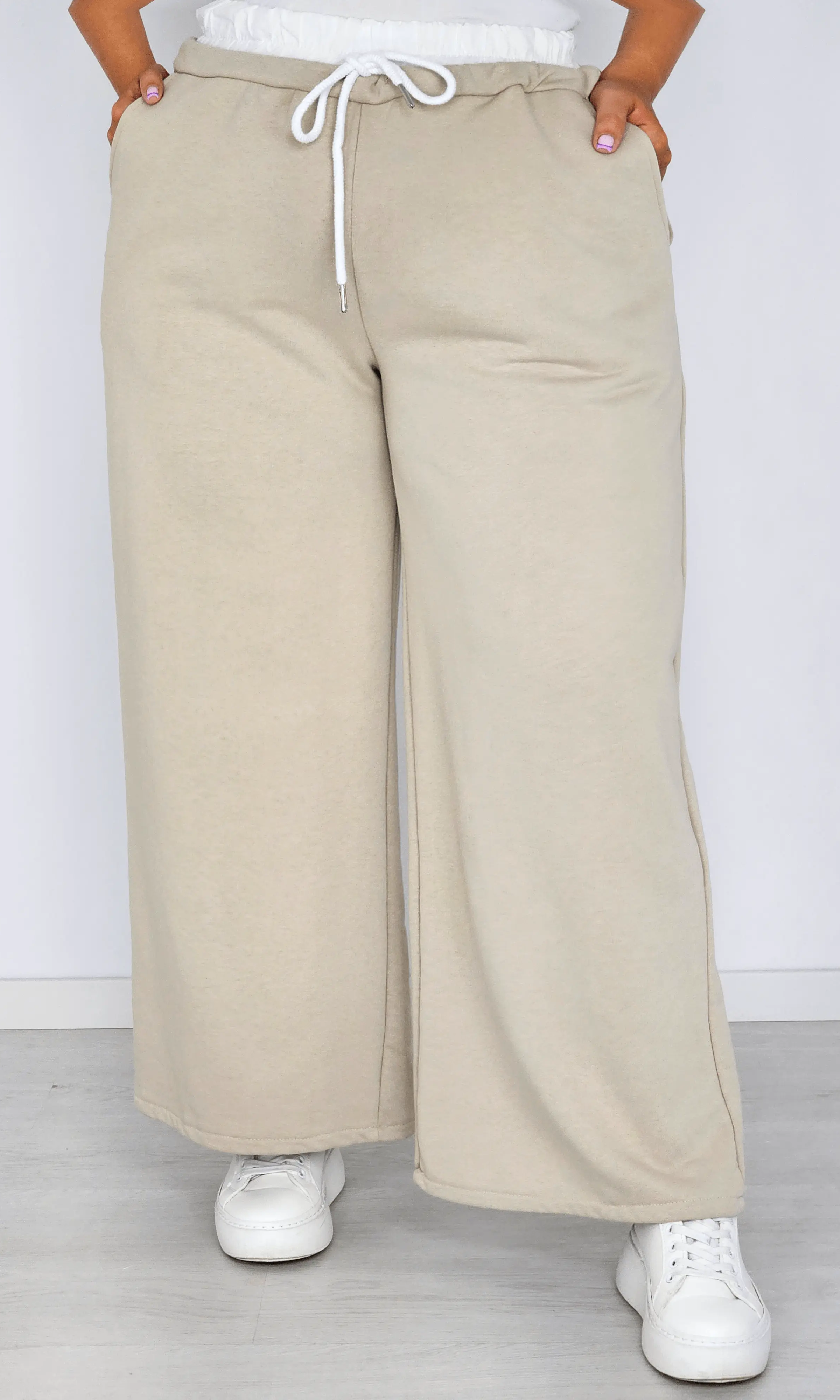 Szerokie spodnie dresowe z wiązaniem Stylowa XL