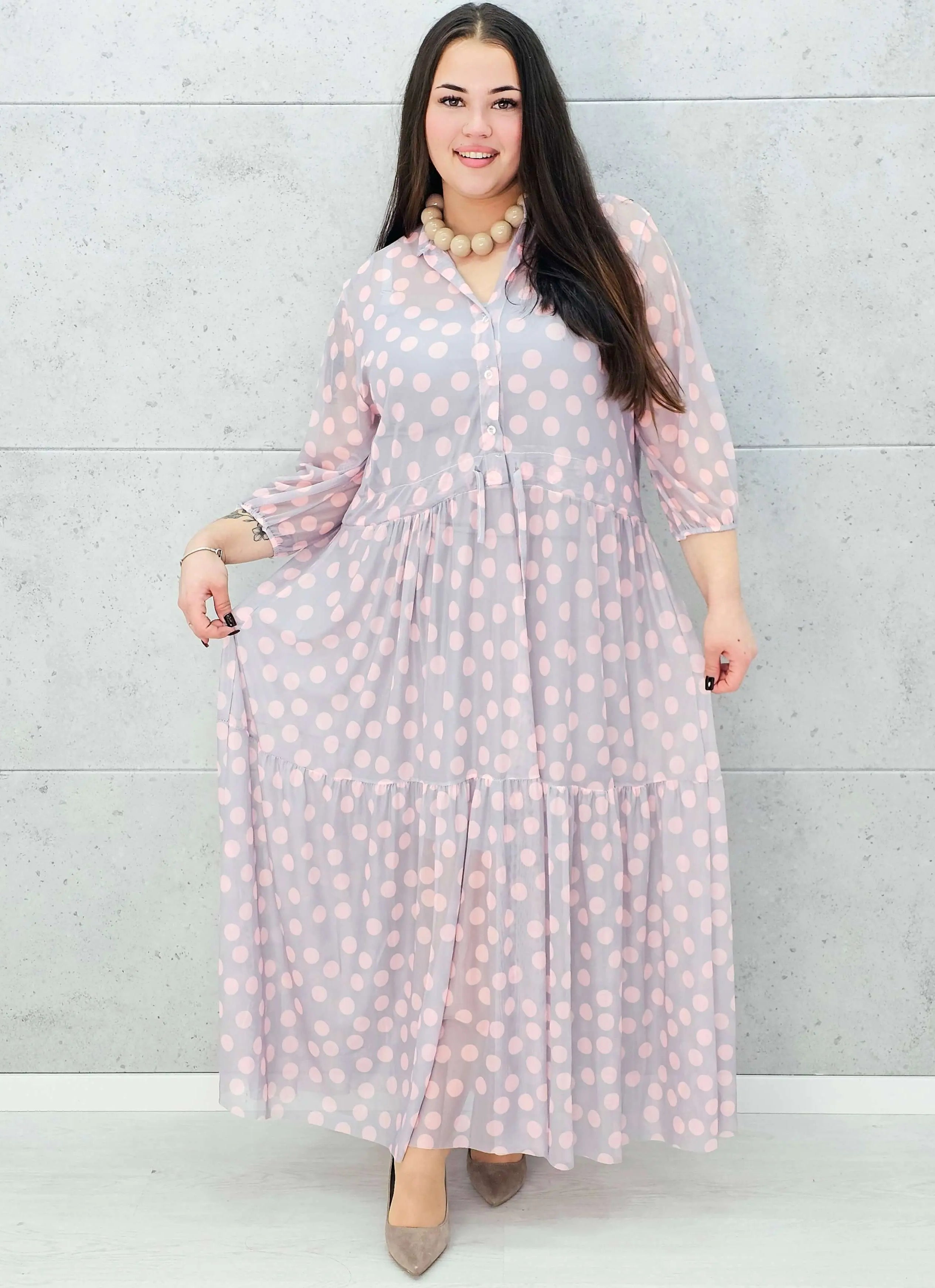 Szyfonowa sukienka plus size w grochy – lekkość i elegancja Stylowa XL Stylowa XL