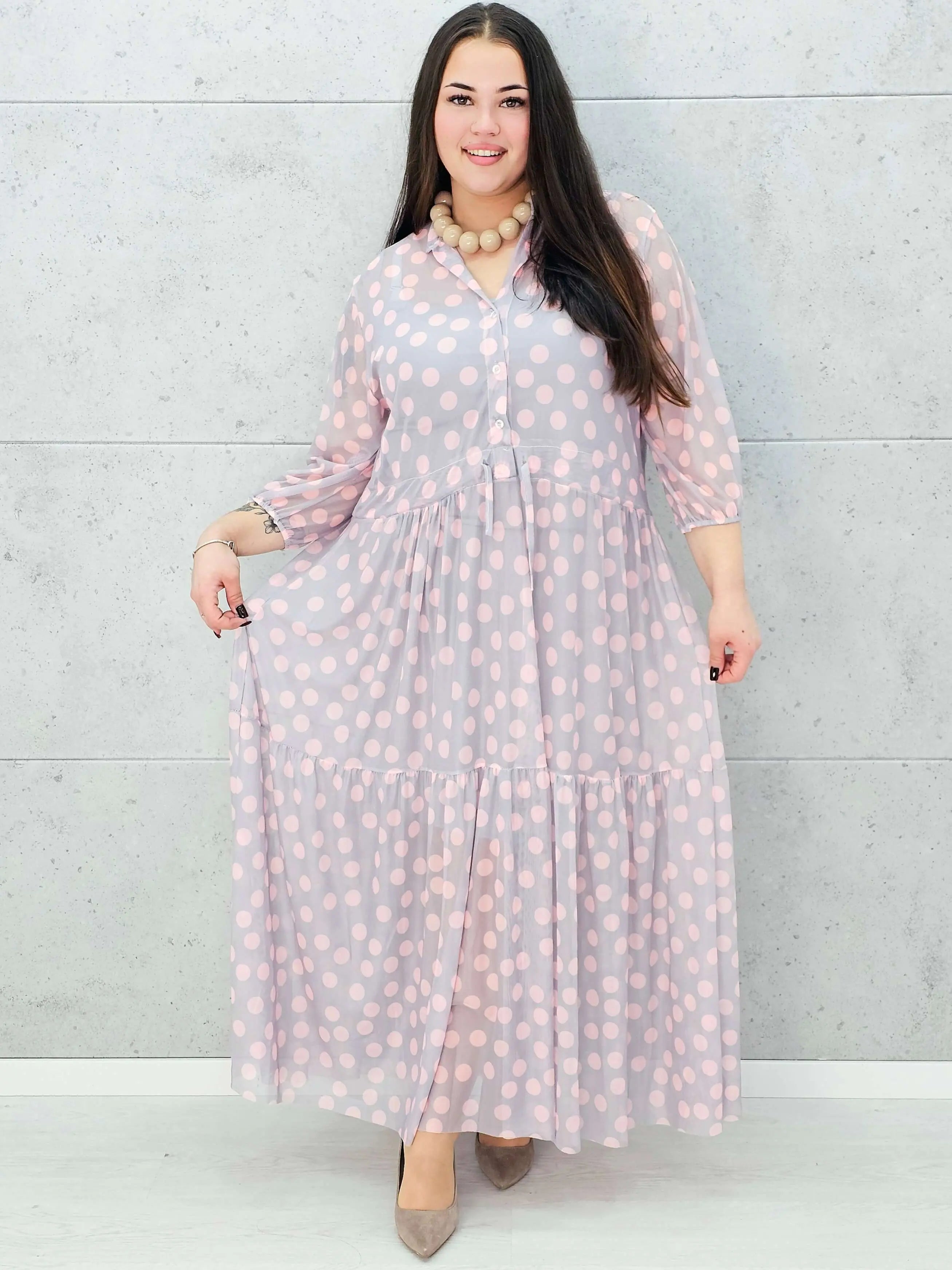 Szyfonowa sukienka plus size w grochy – lekkość i elegancja Stylowa XL Stylowa XL