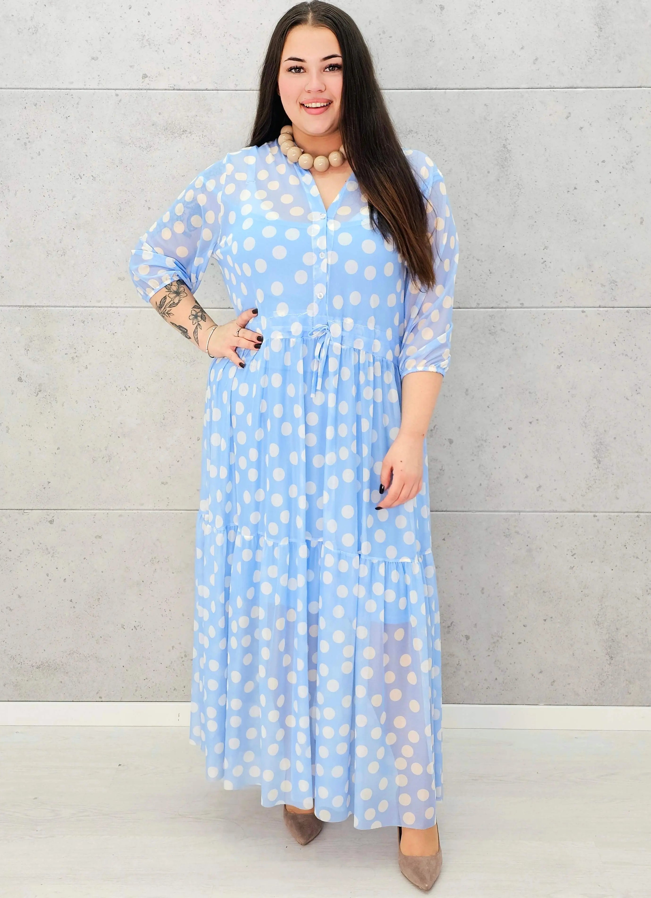 Szyfonowa sukienka plus size w grochy – lekkość i elegancja Stylowa XL Stylowa XL