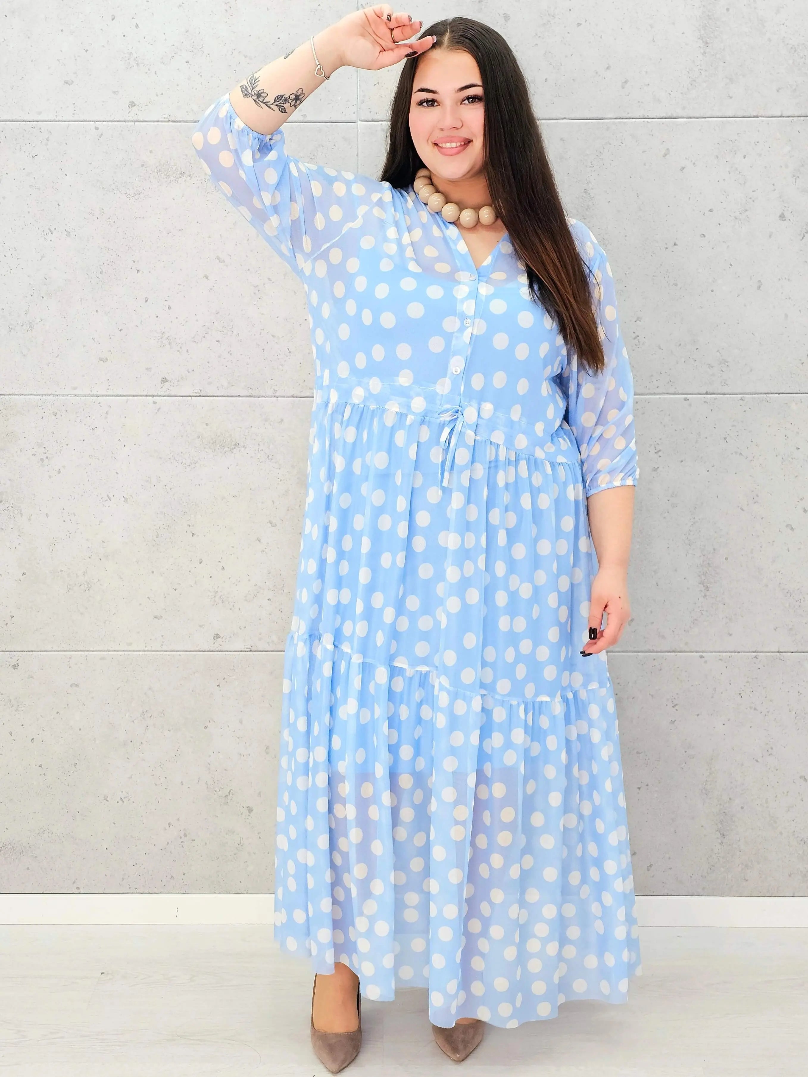 Szyfonowa sukienka plus size w grochy – lekkość i elegancja Stylowa XL Stylowa XL