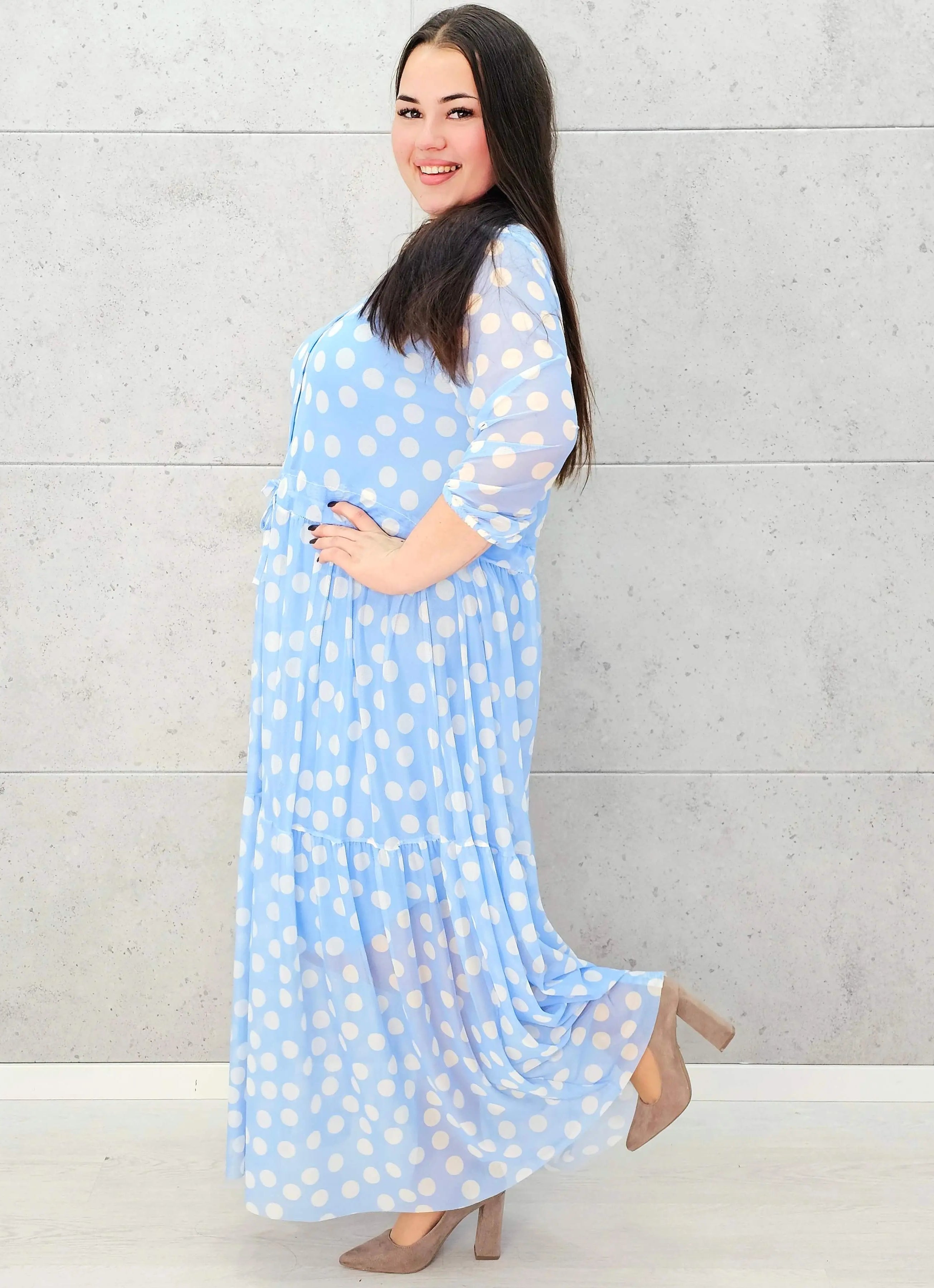 Szyfonowa sukienka plus size w grochy – lekkość i elegancja Stylowa XL Stylowa XL