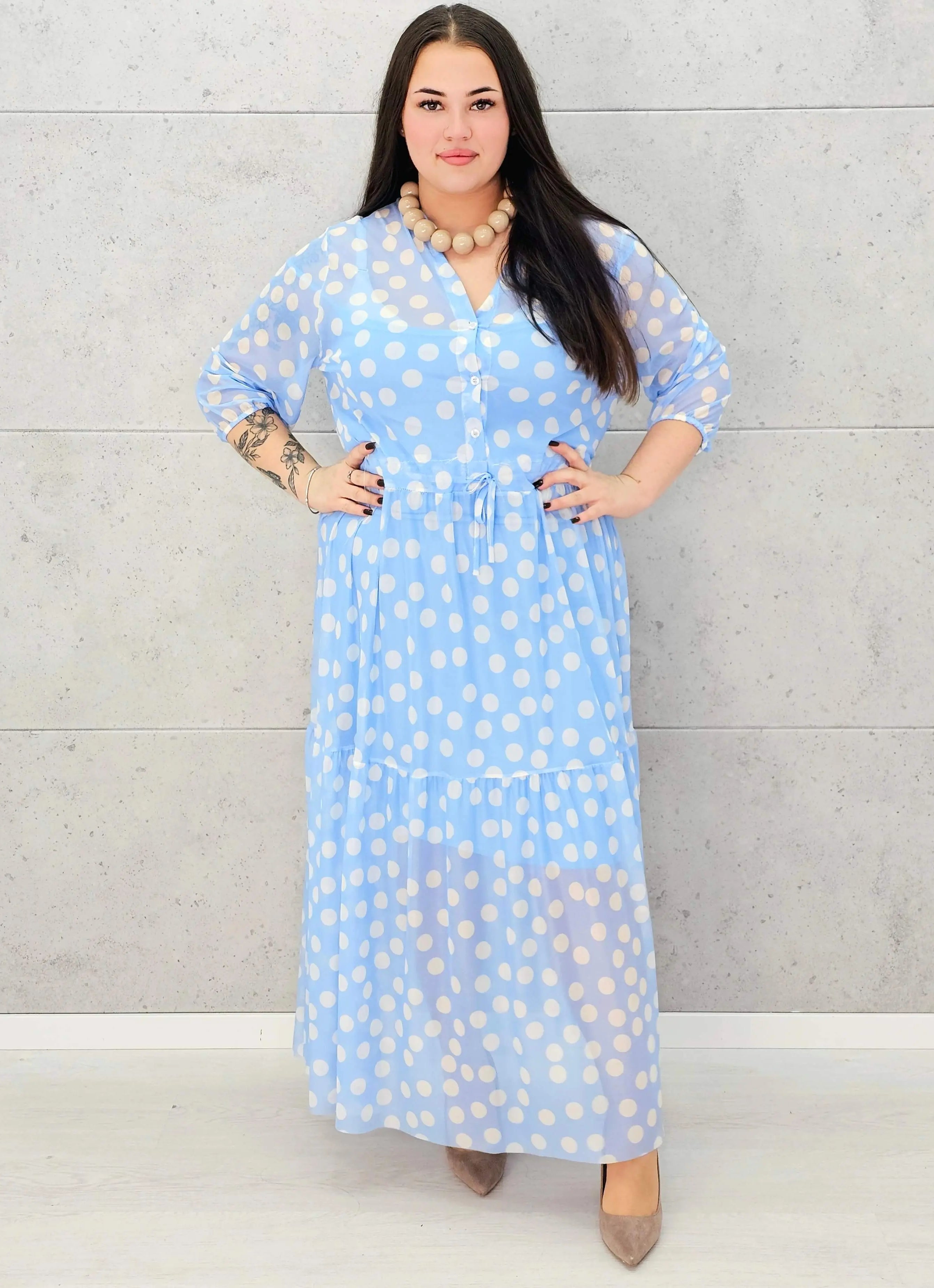 Szyfonowa sukienka plus size w grochy – lekkość i elegancja Stylowa XL Stylowa XL