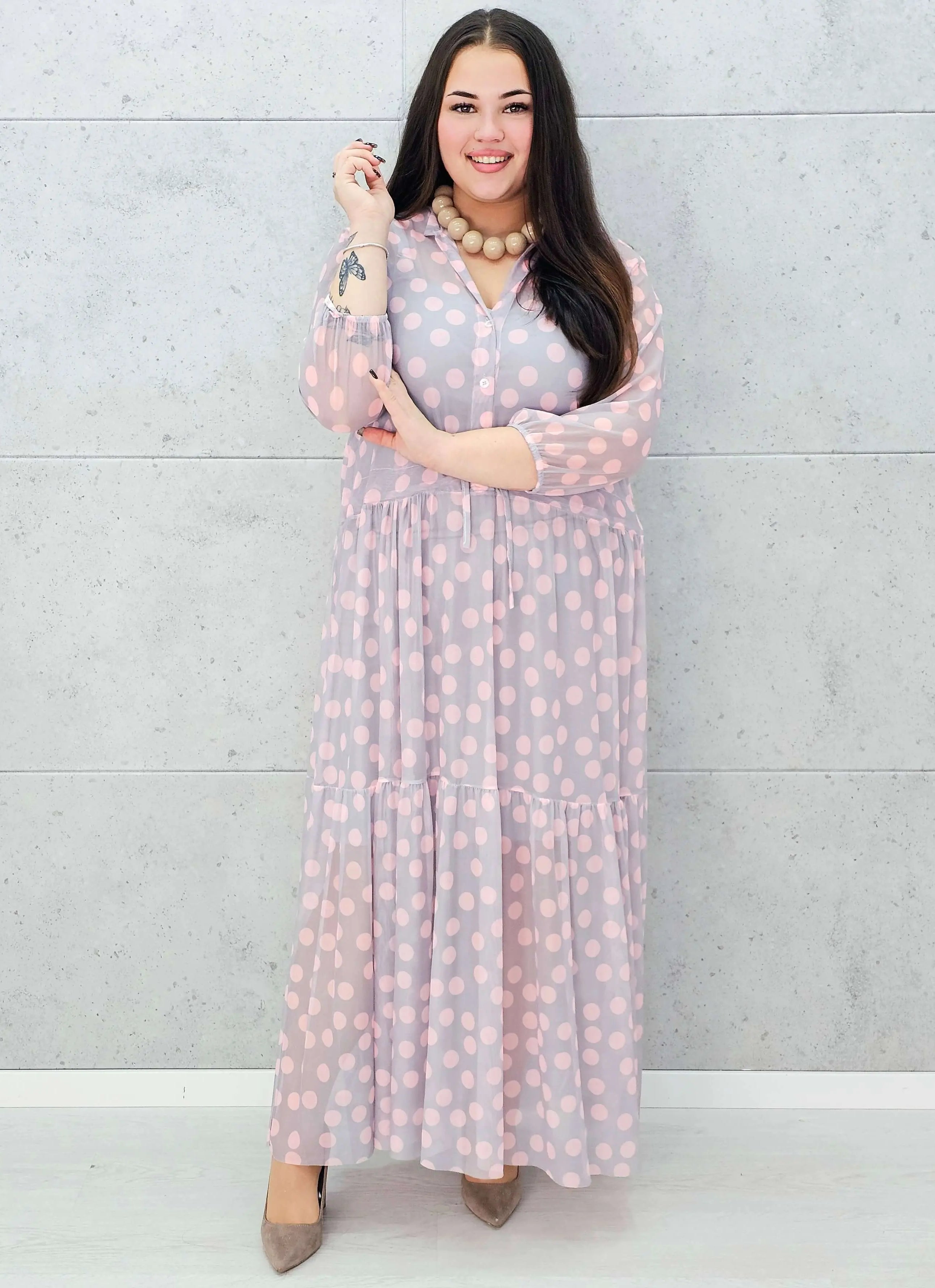 Szyfonowa sukienka plus size w grochy – lekkość i elegancja Stylowa XL Stylowa XL