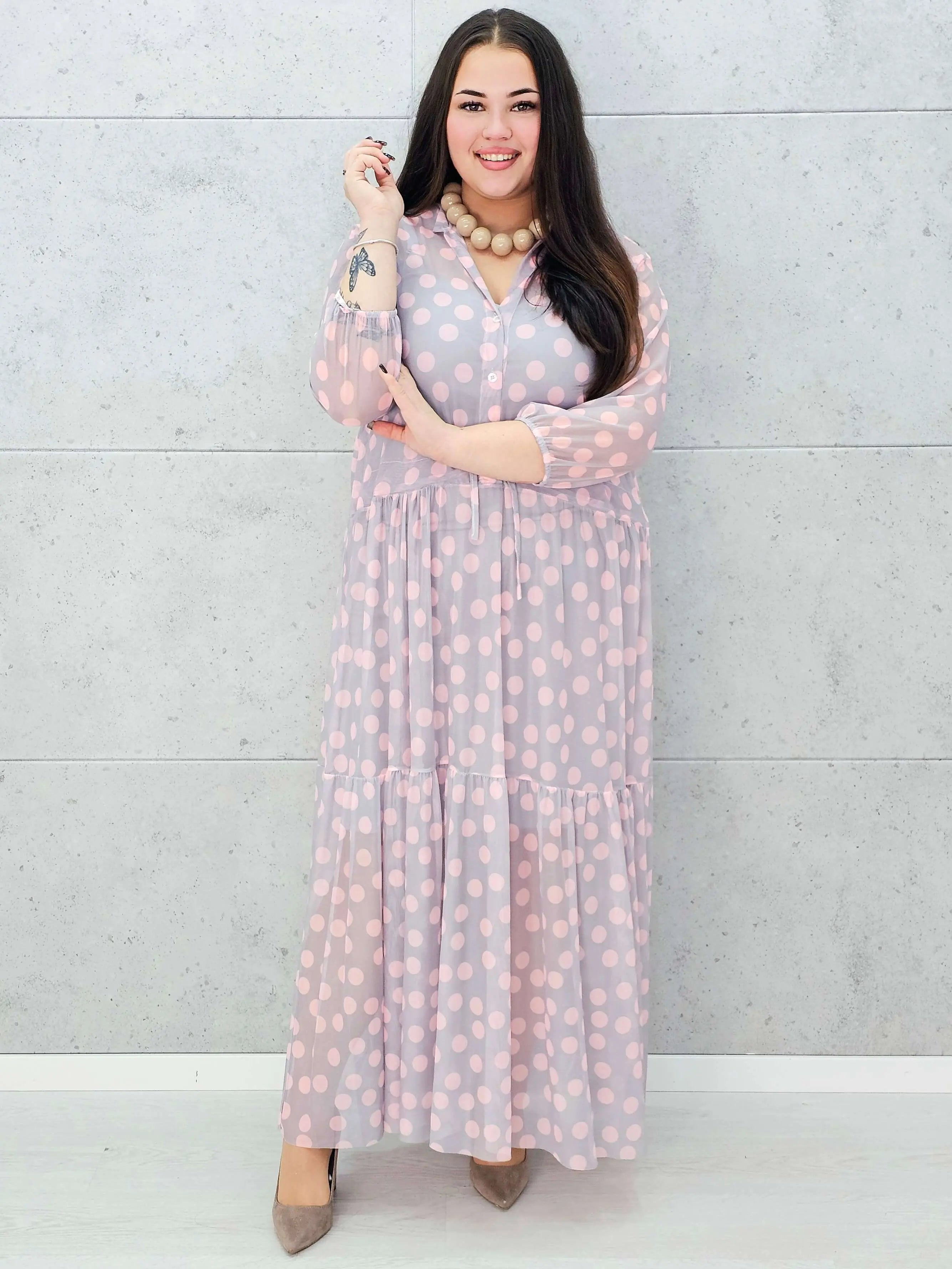 Szyfonowa sukienka plus size w grochy – lekkość i elegancja Stylowa XL Stylowa XL