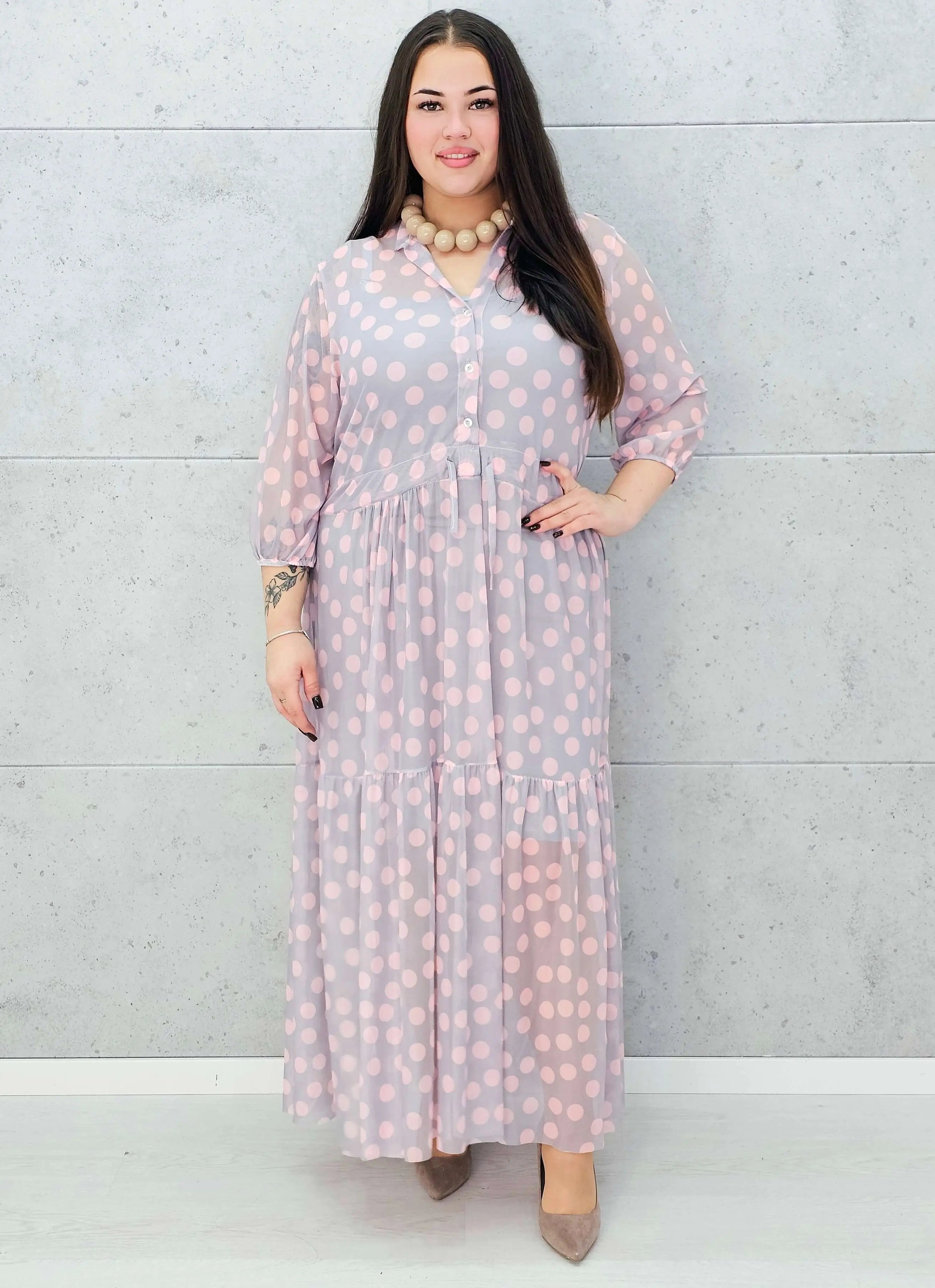 Szyfonowa sukienka plus size w grochy – lekkość i elegancja Stylowa XL Stylowa XL