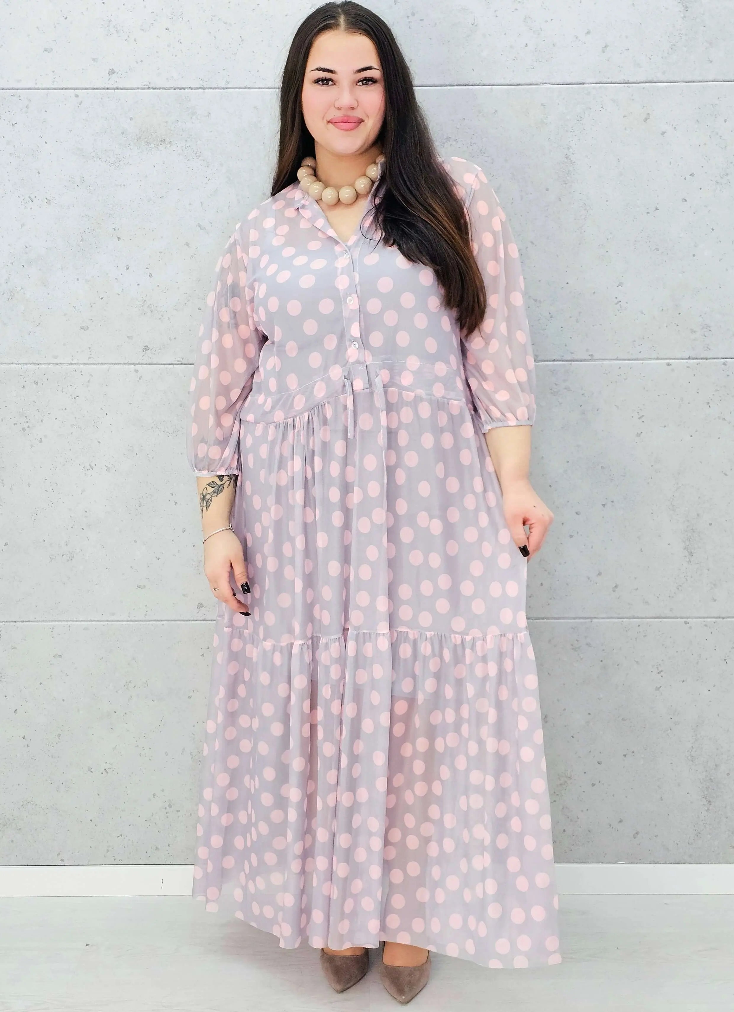 Szyfonowa sukienka plus size w grochy – lekkość i elegancja Stylowa XL Stylowa XL