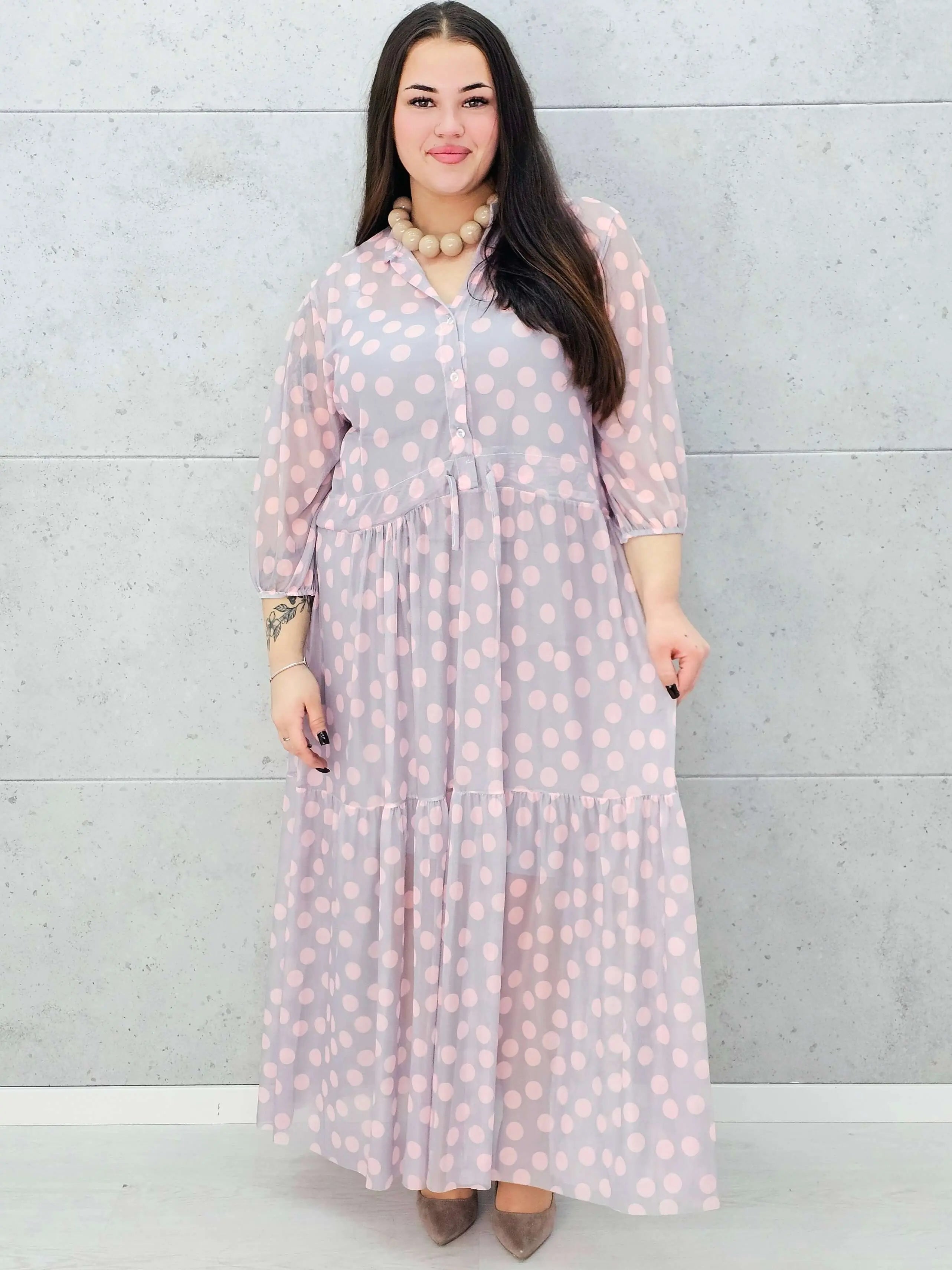 Szyfonowa sukienka plus size w grochy – lekkość i elegancja Stylowa XL Stylowa XL