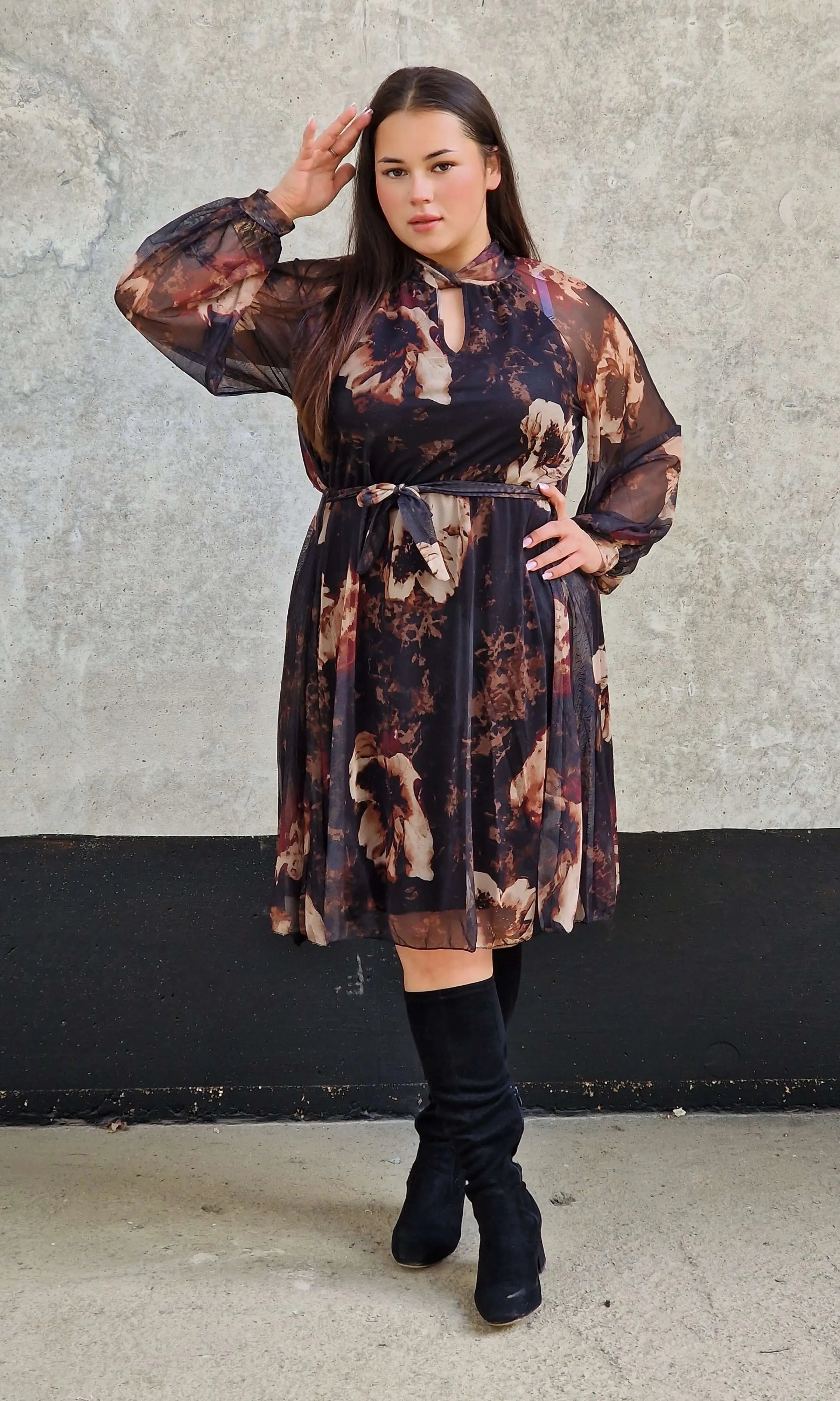 Szyfonowa sukienka plus size w kwiaty – elegancja i lekkość Stylowa XL Stylowa XL