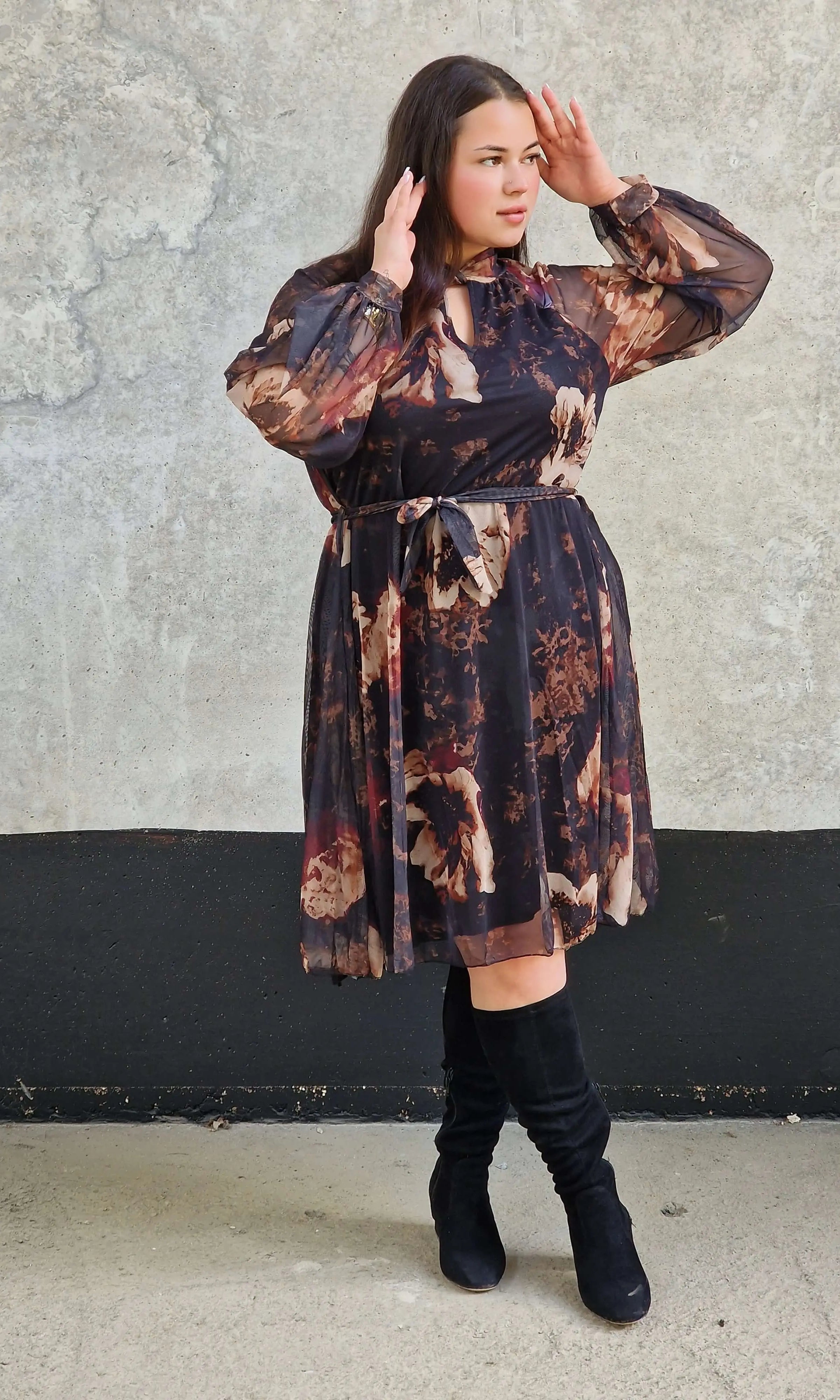 Szyfonowa sukienka plus size w kwiaty – elegancja i lekkość Stylowa XL Stylowa XL