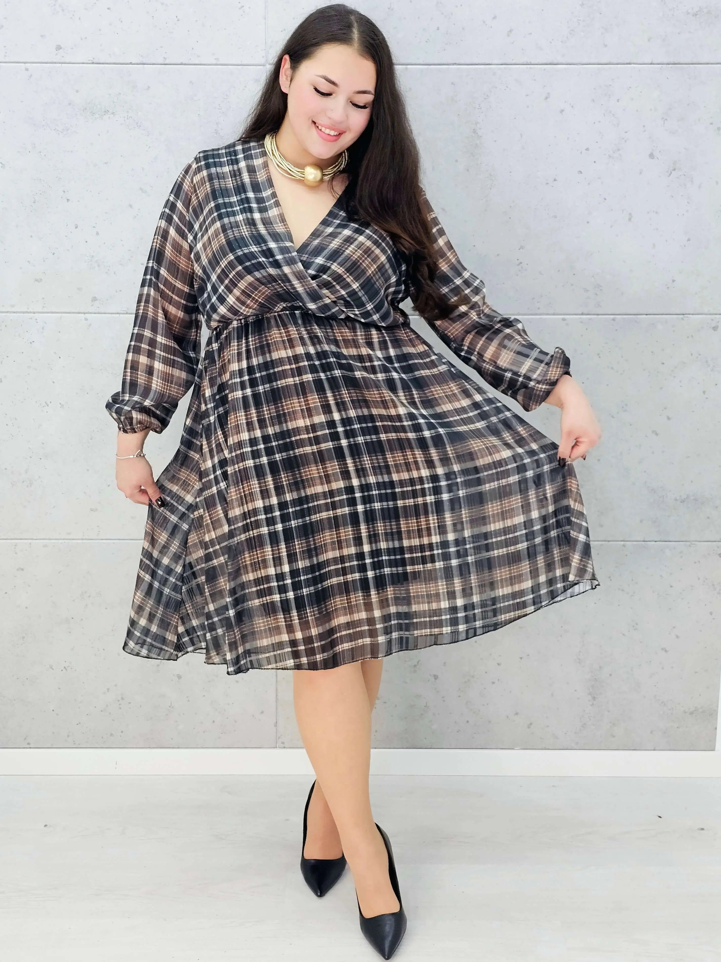 Szyfonowa sukienka w kratę plus size midi z kopertowym dekoltem Stylowa XL