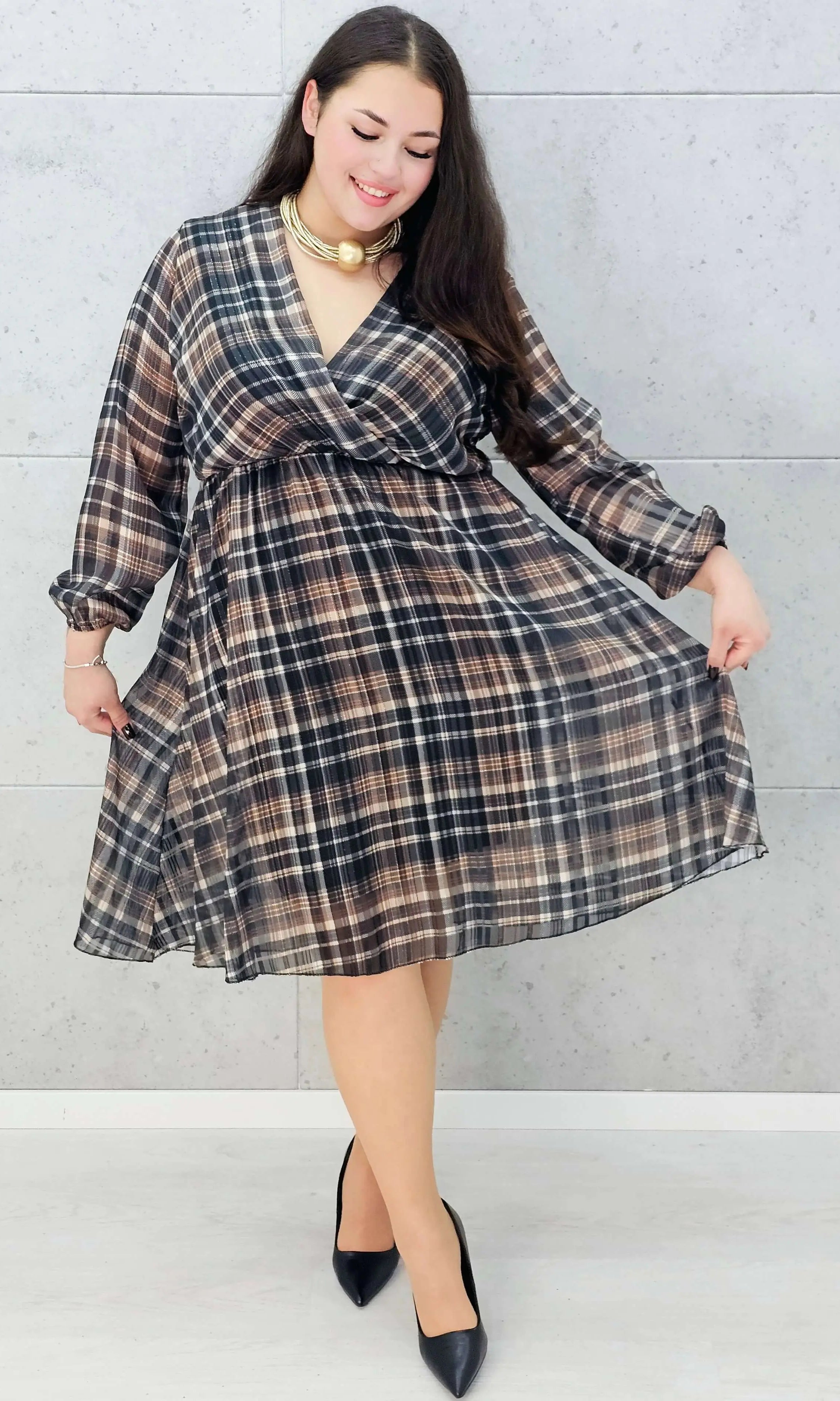 Szyfonowa sukienka w kratę plus size midi z kopertowym dekoltem Stylowa XL