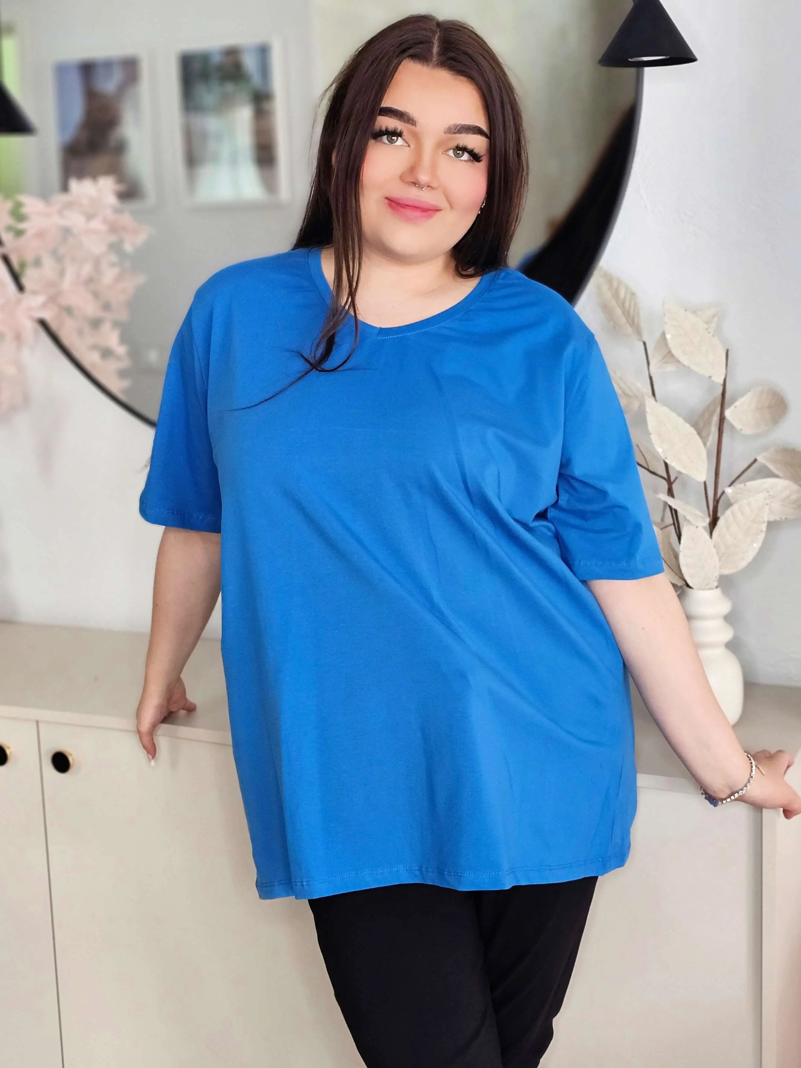 T-shirt basic z dekoltem V – komfortowa baza w wielu kolorach Stylowa XL