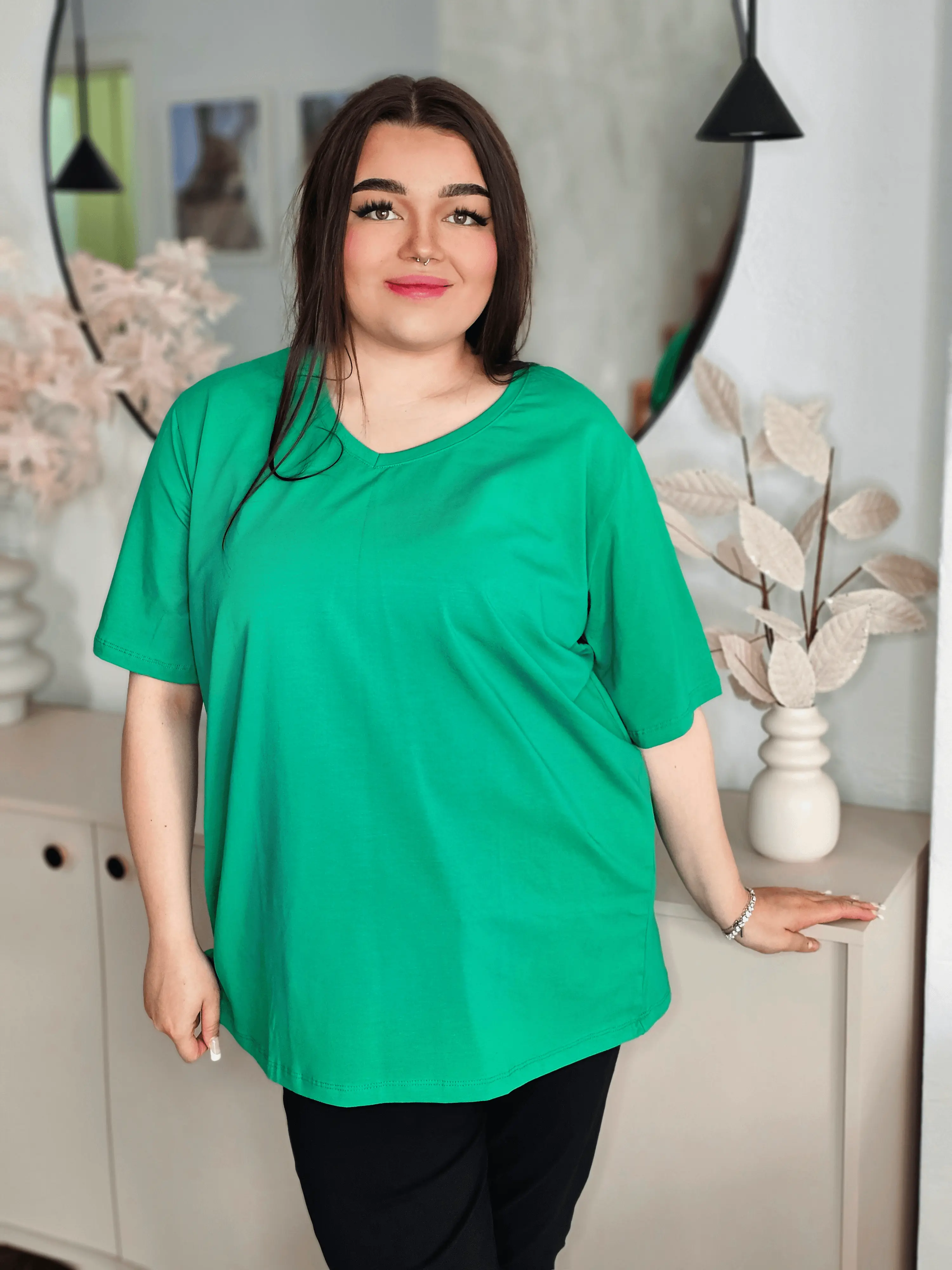 T-shirt basic z dekoltem V – komfortowa baza w wielu kolorach Stylowa XL