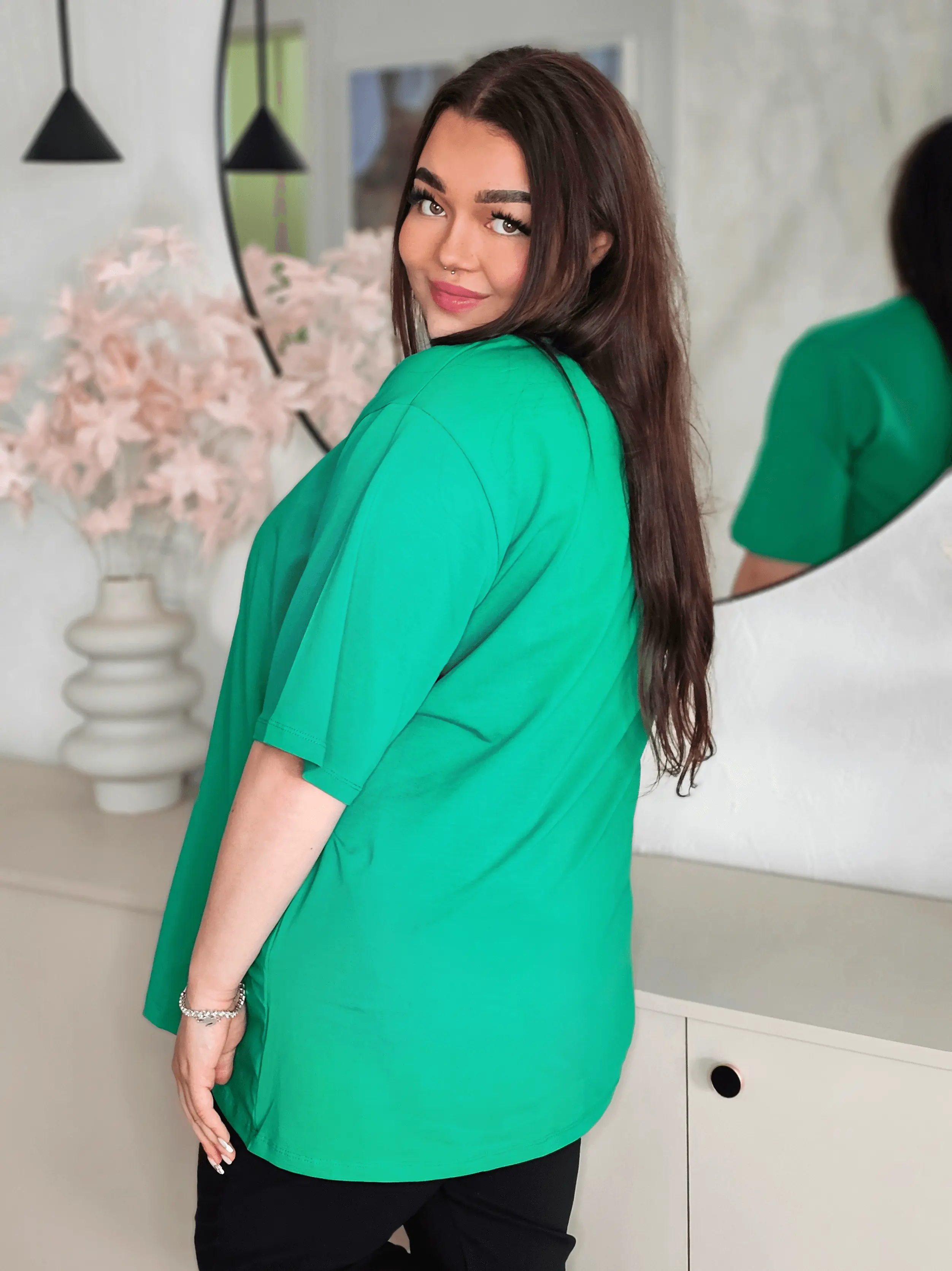 T-shirt basic z dekoltem V – komfortowa baza w wielu kolorach Stylowa XL