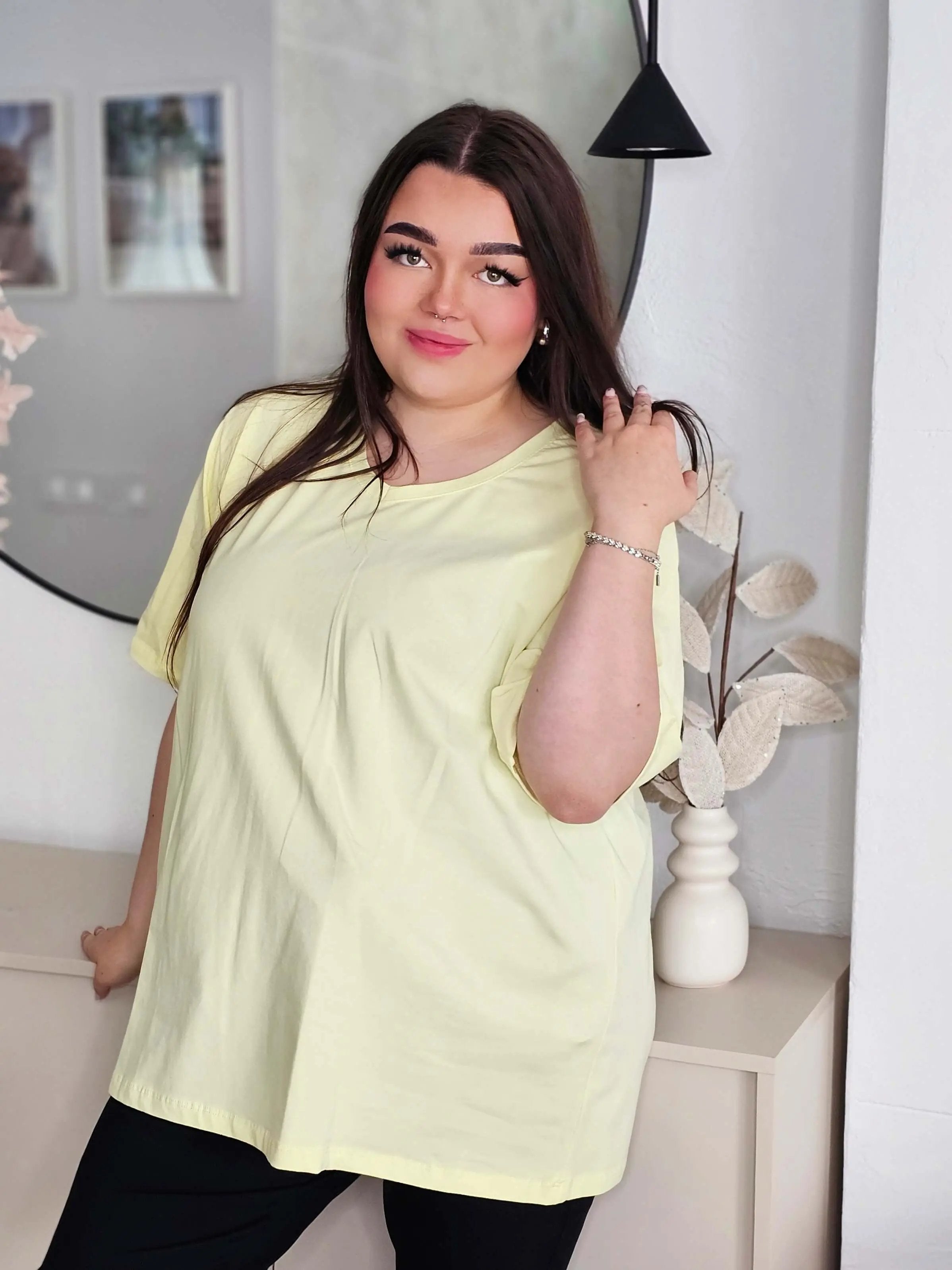 T-shirt basic z dekoltem V – komfortowa baza w wielu kolorach Stylowa XL