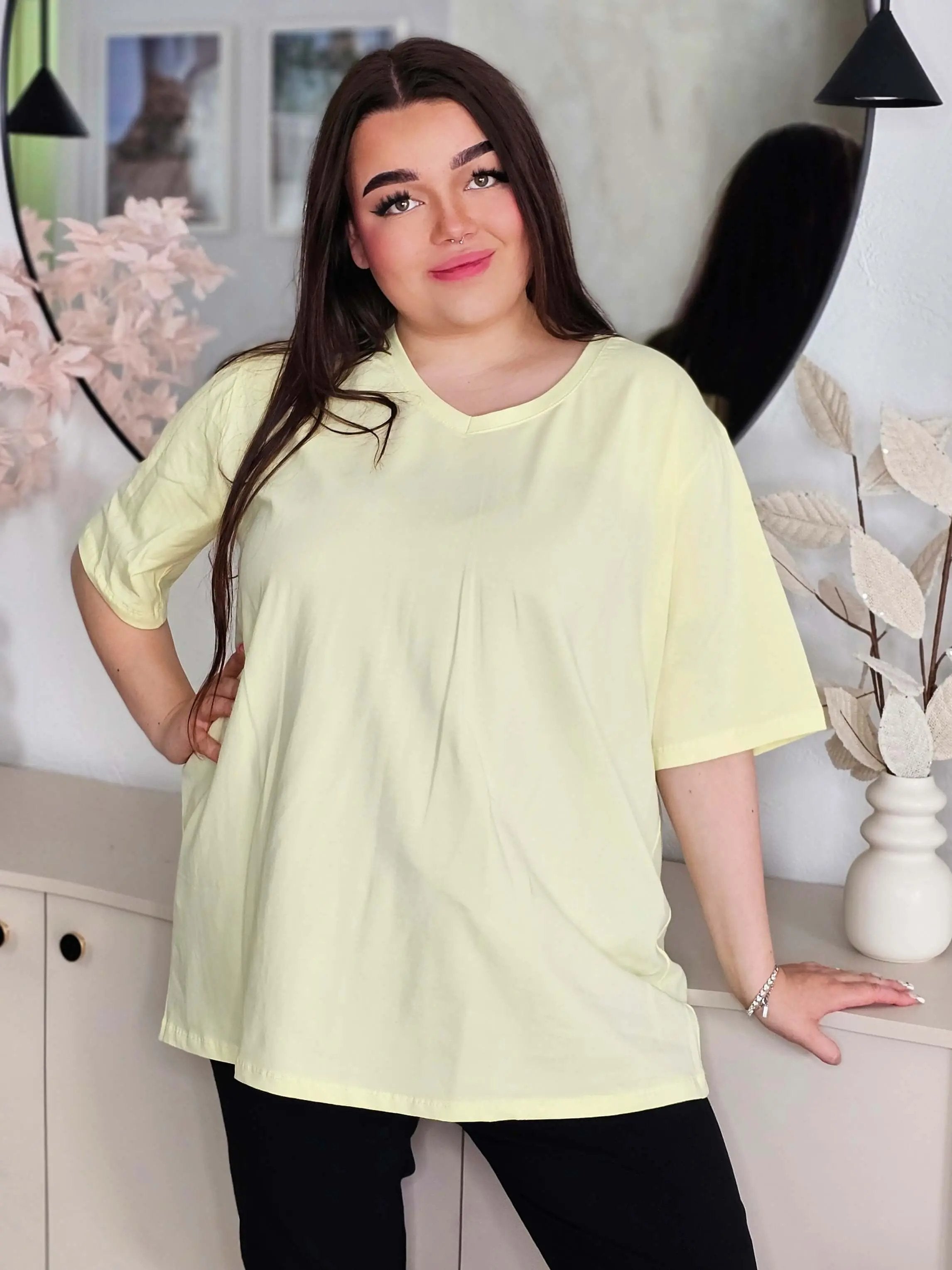 T-shirt basic z dekoltem V – komfortowa baza w wielu kolorach Stylowa XL