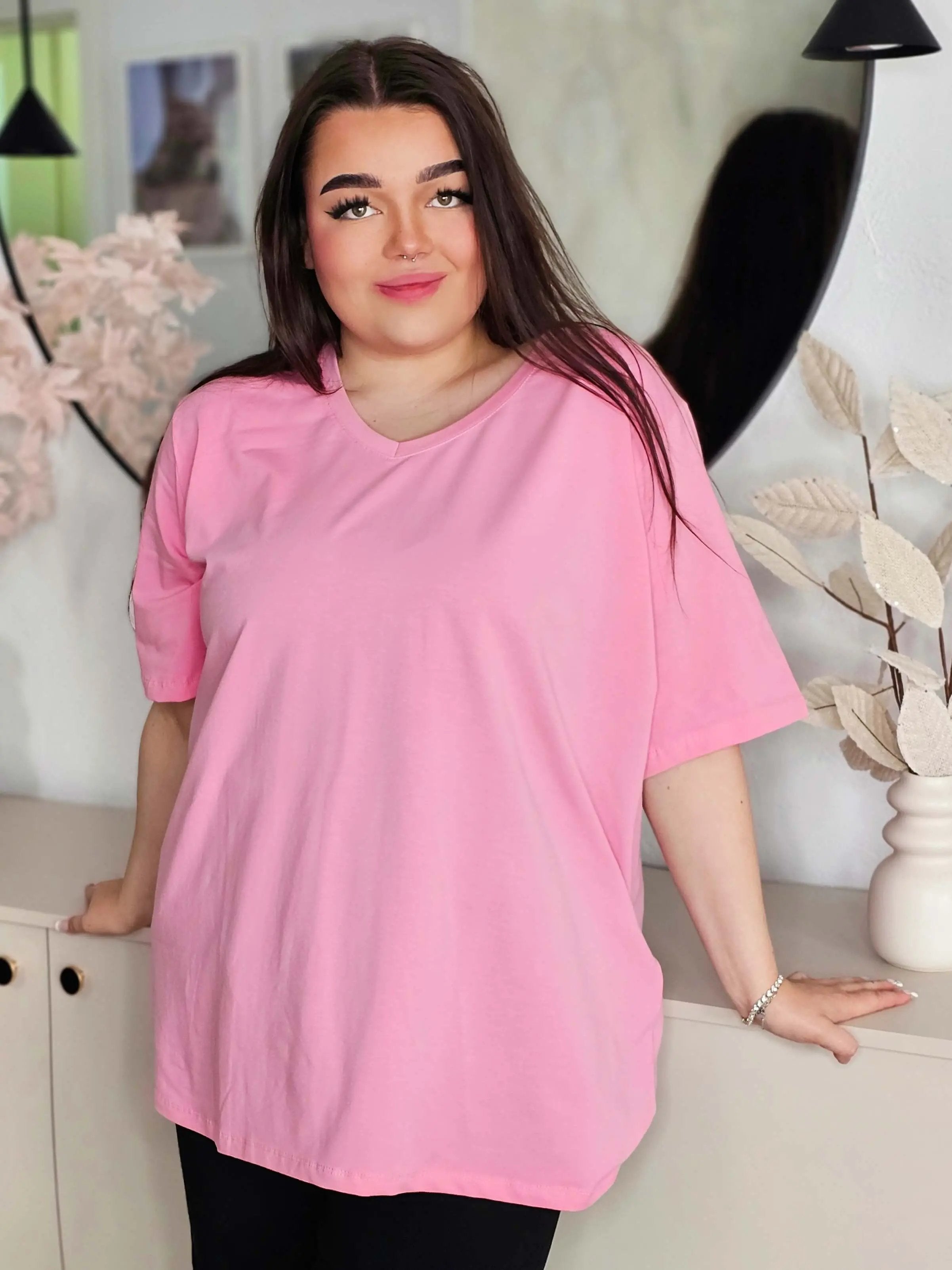 T-shirt basic z dekoltem V – komfortowa baza w wielu kolorach Stylowa XL