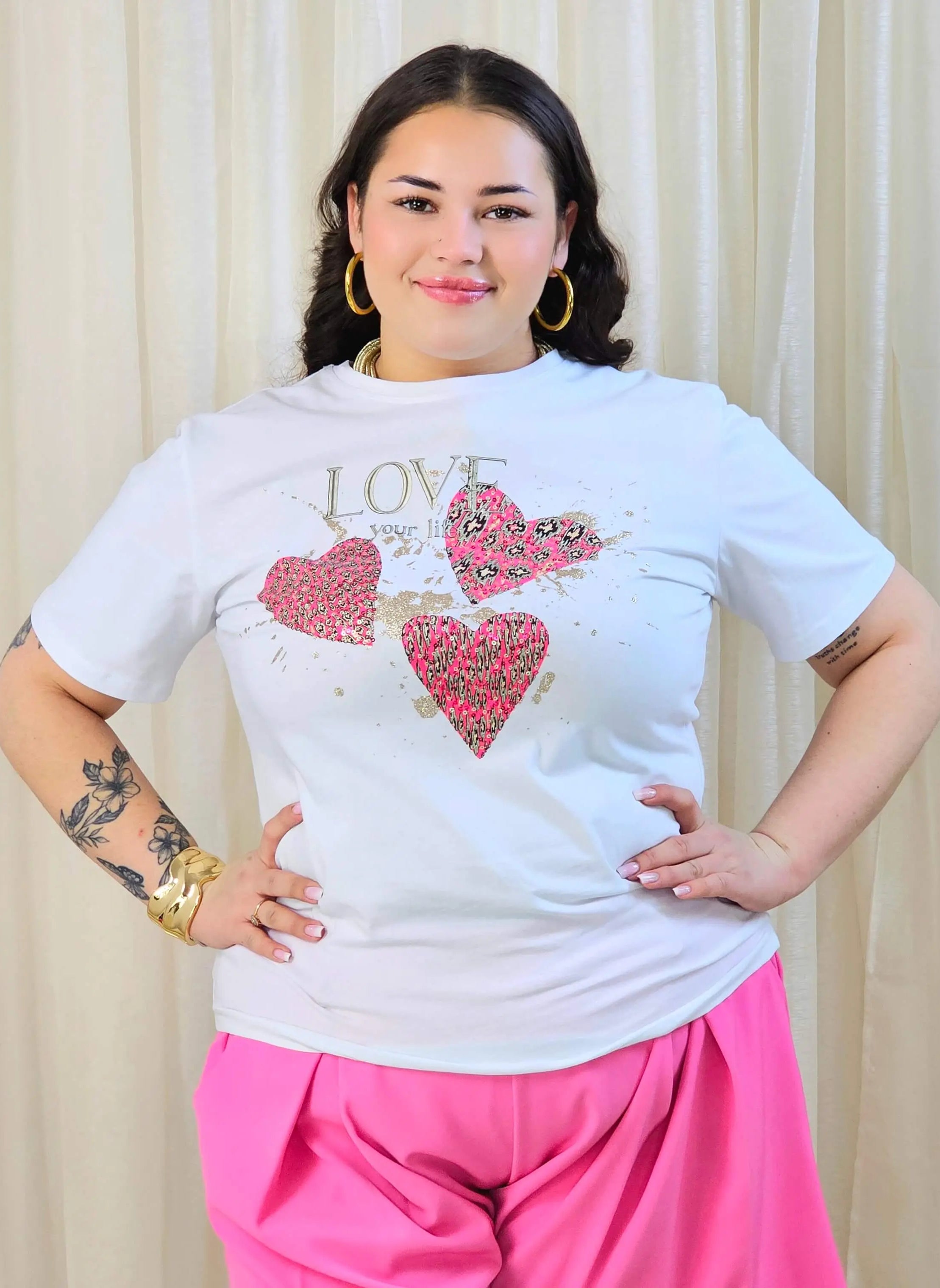 T-shirt plus size z nadrukiem serc – biały t-shirt XXL Stylowa XL Stylowa XL